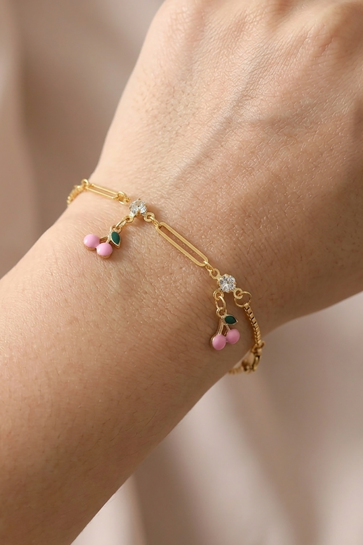 Altın Renk Kiraz Figürlü Çelik Bileklik 