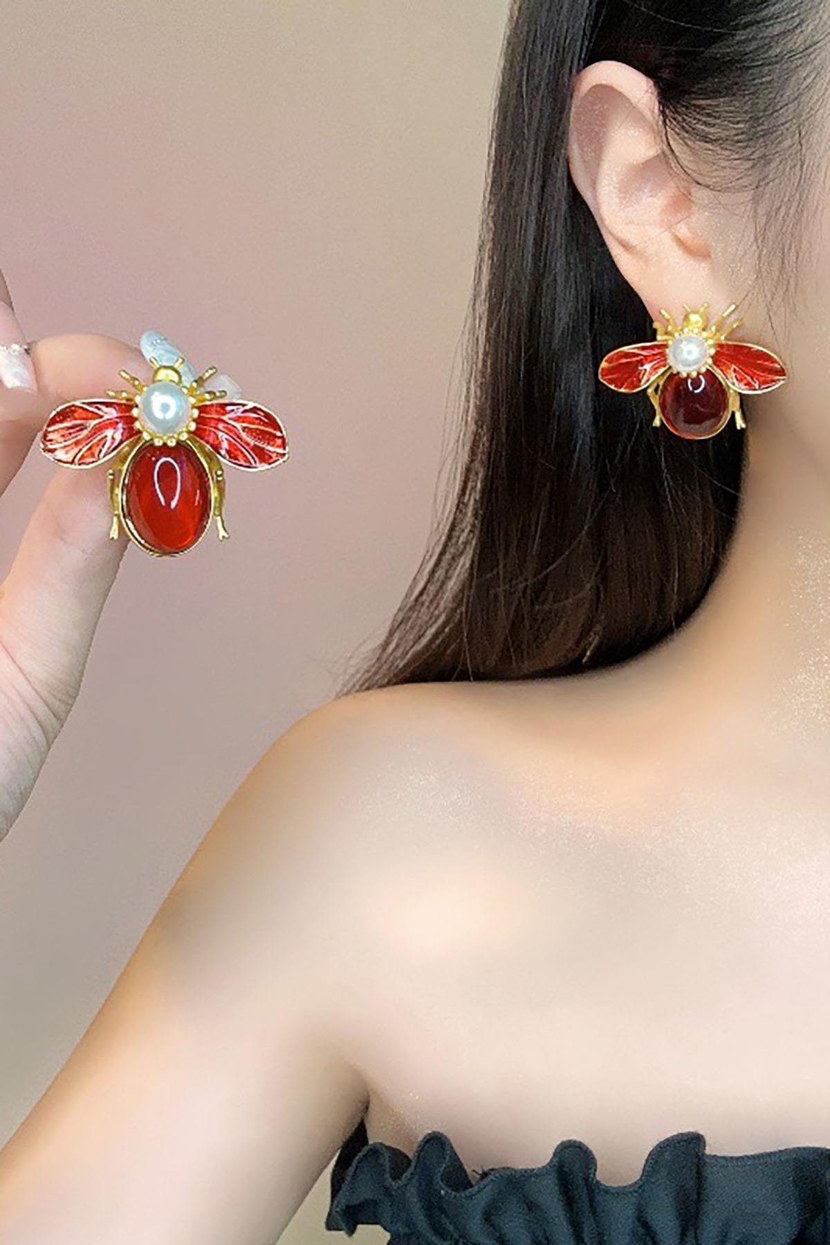 Altın Ve Kırmızı Renk Arı Figürlü Küpe (Çift)