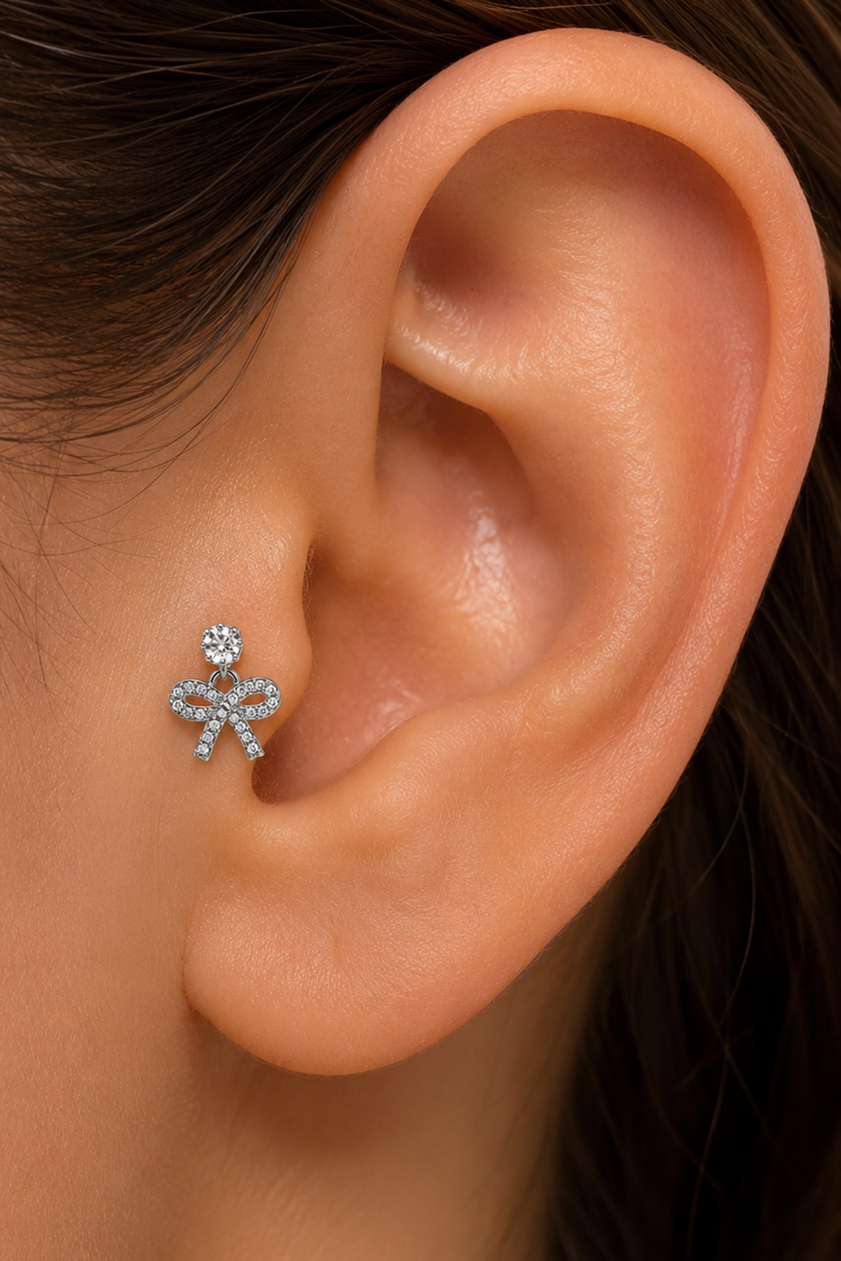 Gümüş  Renk Kurdele  Figürlü  Taşlı Cerrahi Çelik Tragus/Kıkırdak Küpe/Piercing (Tek)