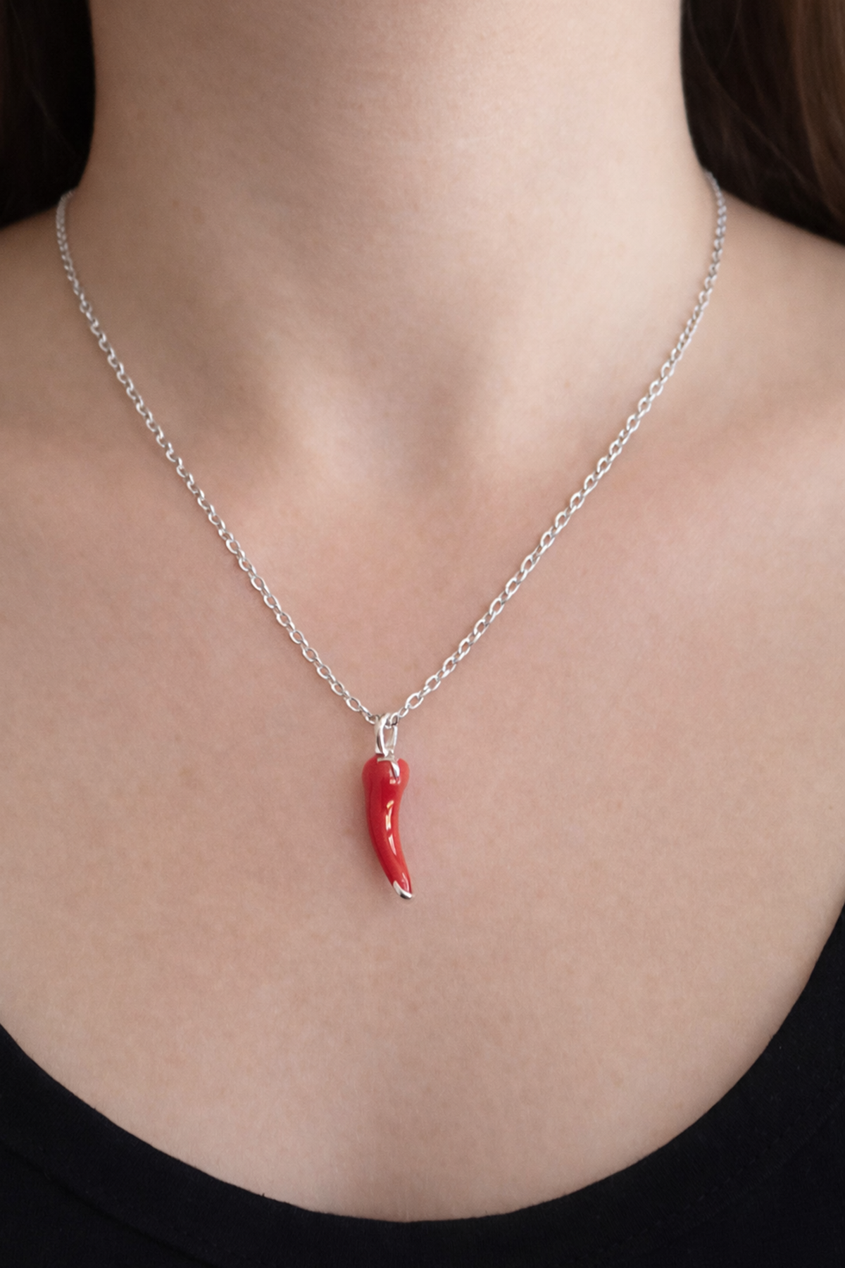 Gümüş Renk Biber Figürlü Çelik Şans Kolyesi