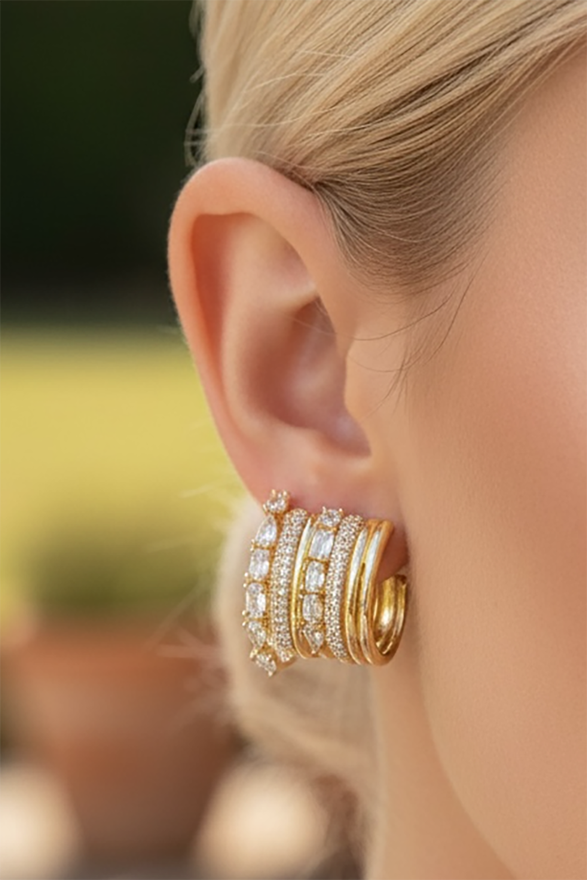 Altın Renk Taş Detaylı Küpe (Çift)