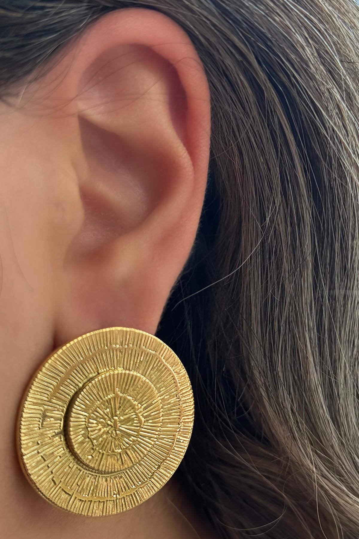 Altın Renk Yuvarlak Çelik Küpe (Çift)