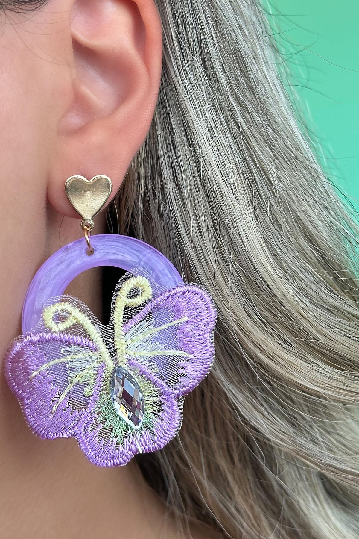 Mor Renk Kelebek Figürlü Kalp Detaylı Küpe (Çift)