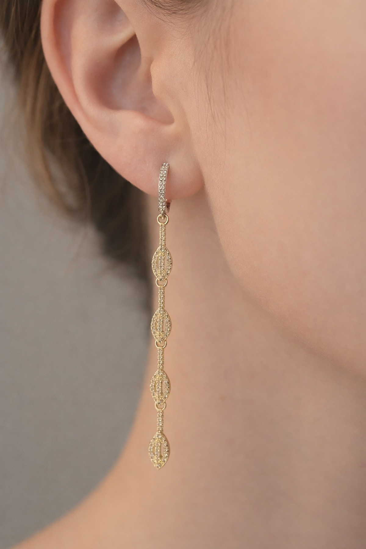 Altın Ve Gümüş Renk Taş Detaylı Sallantılı 14K Altın Kaplama Küpe (Çift)