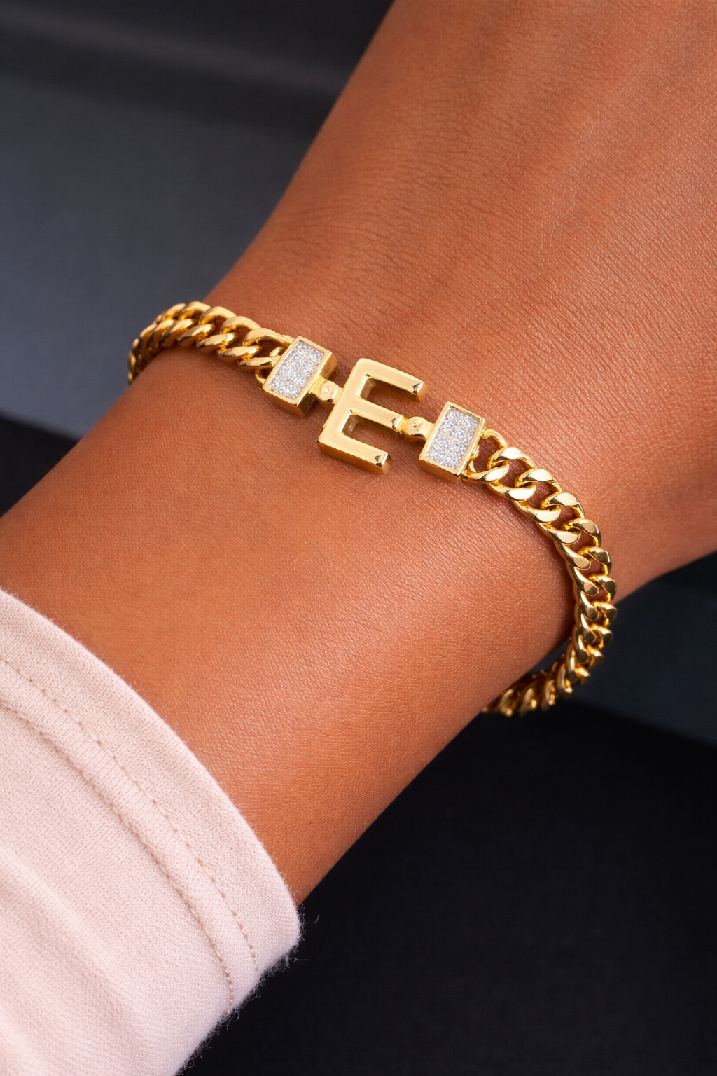 Altın Renk E Harf Çelik Bileklik