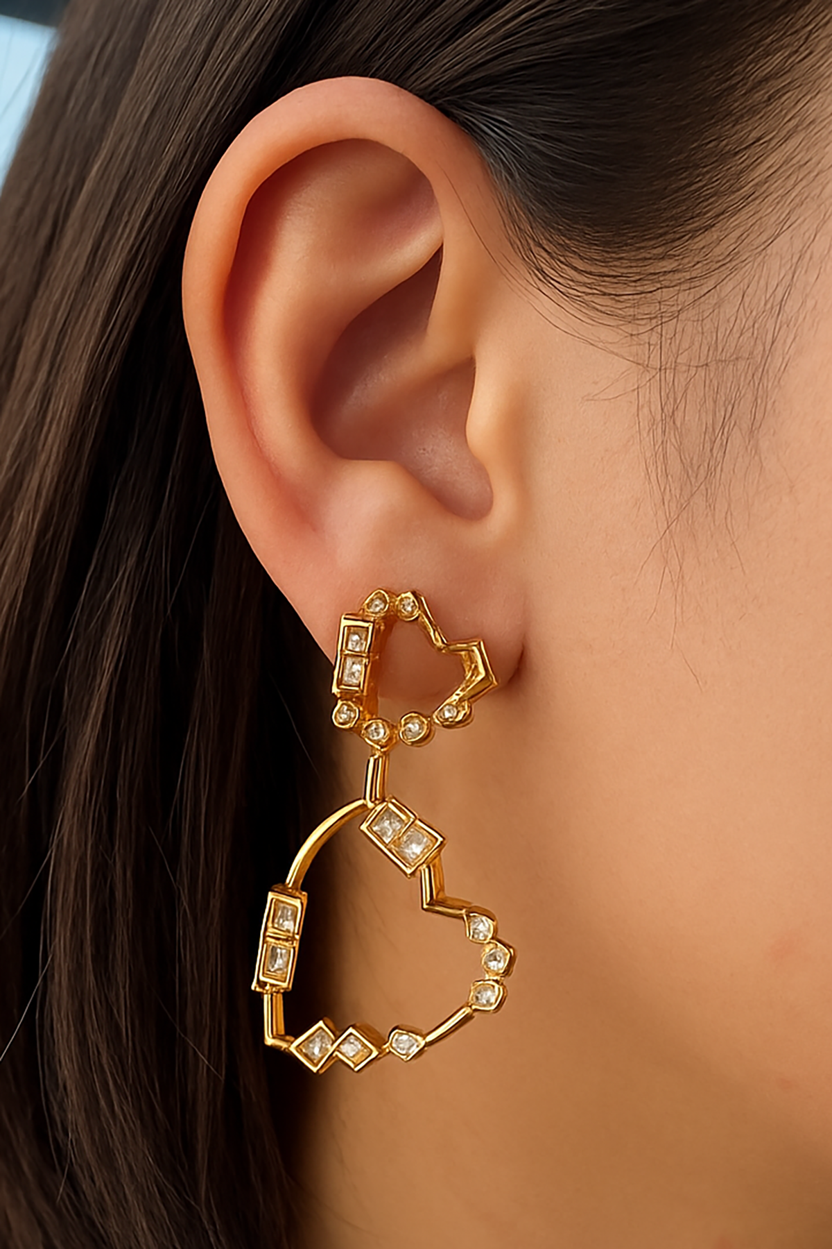 Altın Renk Kalp Figürlü Taş Detaylı Küpe (Çift)