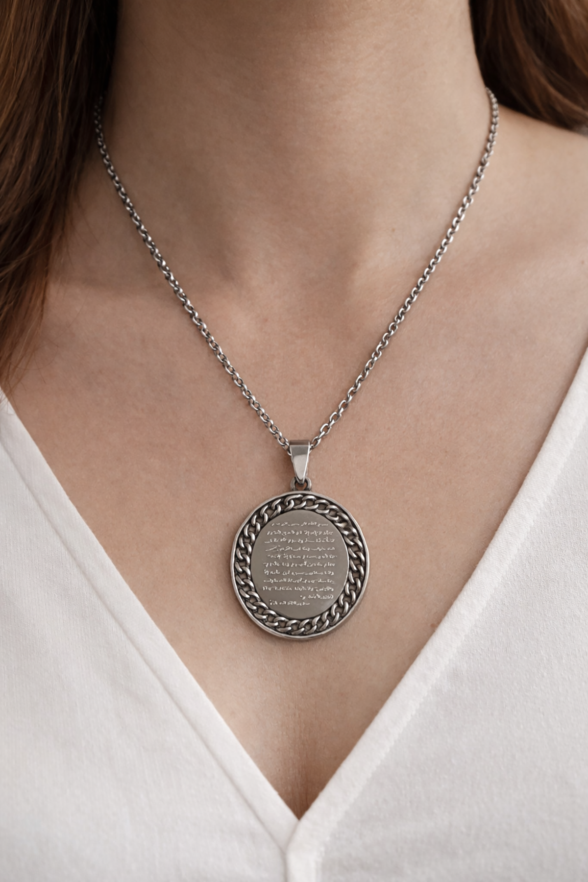 Gümüş Renk Ayet Yazılı Çelik Kolye