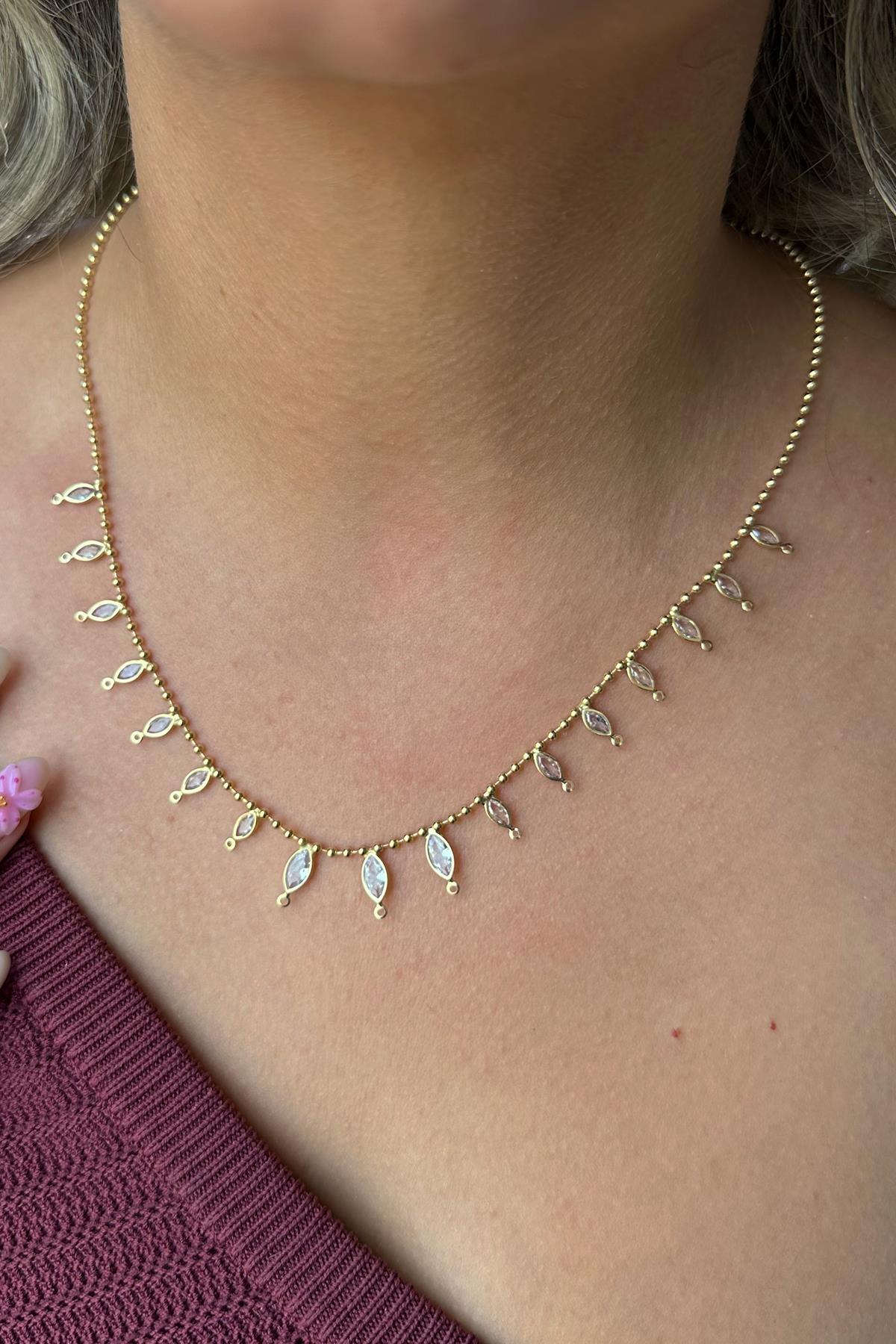 Altın Renk Taş Detaylı Kolye