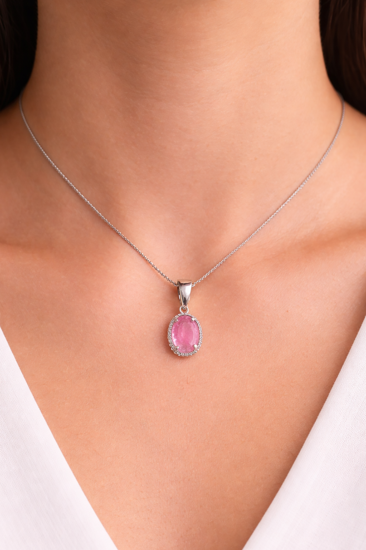 Gümüş Renk Pembe Taş Detaylı Çelik Kolye