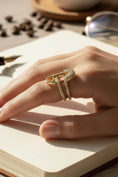 Altın Renk Kilitli İğne Figürlü 14K Altın Kaplama Ayarlanabilir Yüzük