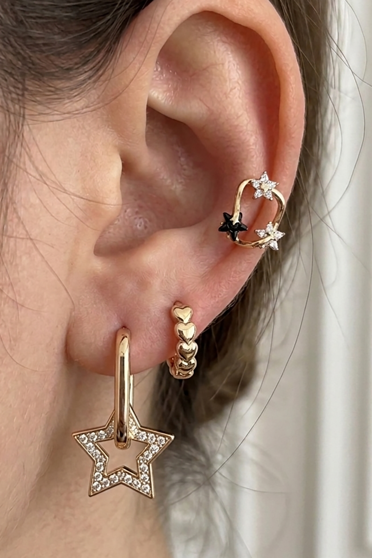 Altın Renk Yıldız Figürlü Taş Detaylı 3'lü YSX Küpe Set