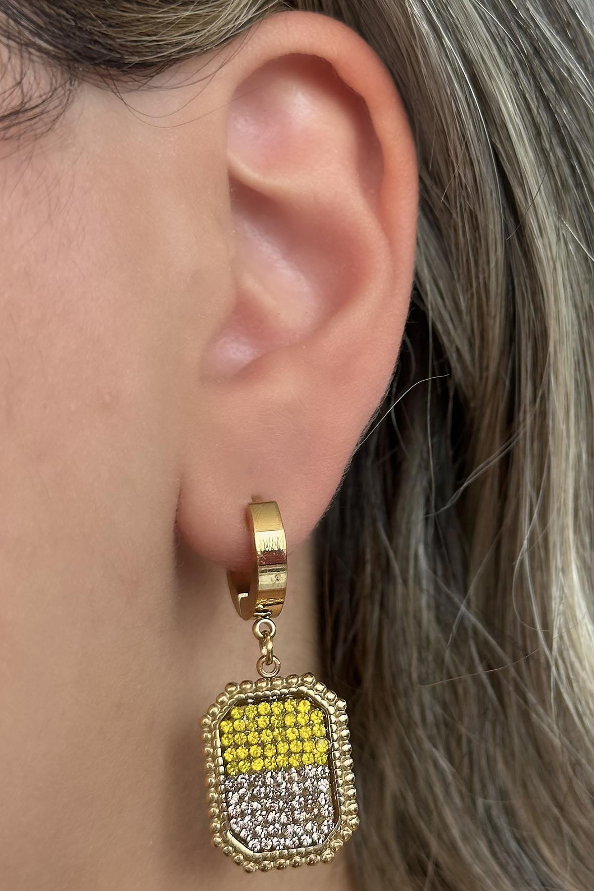 Altın Renk Taş Detaylı Çelik Küpe (Çift)