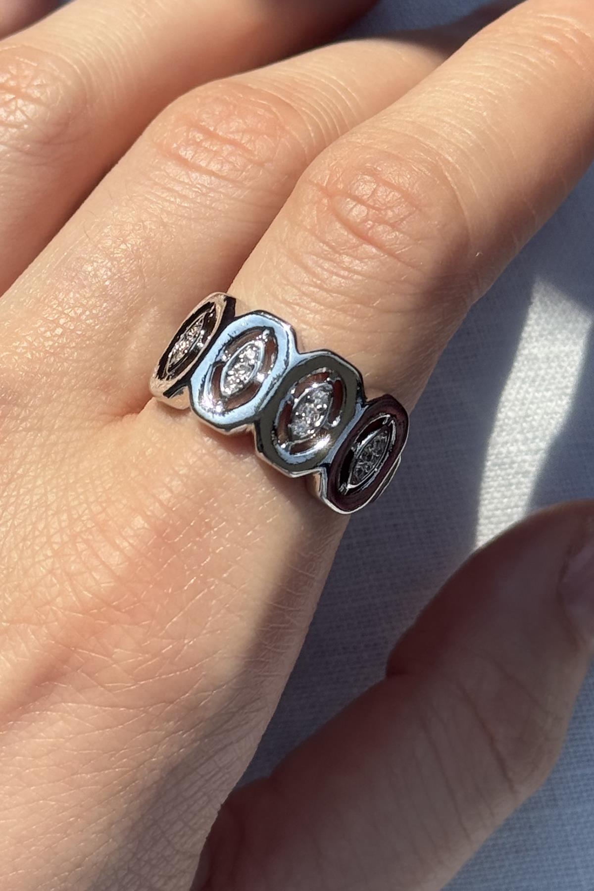 Gümüş Renk Taş Detaylı Ayarlanabilir Yüzük