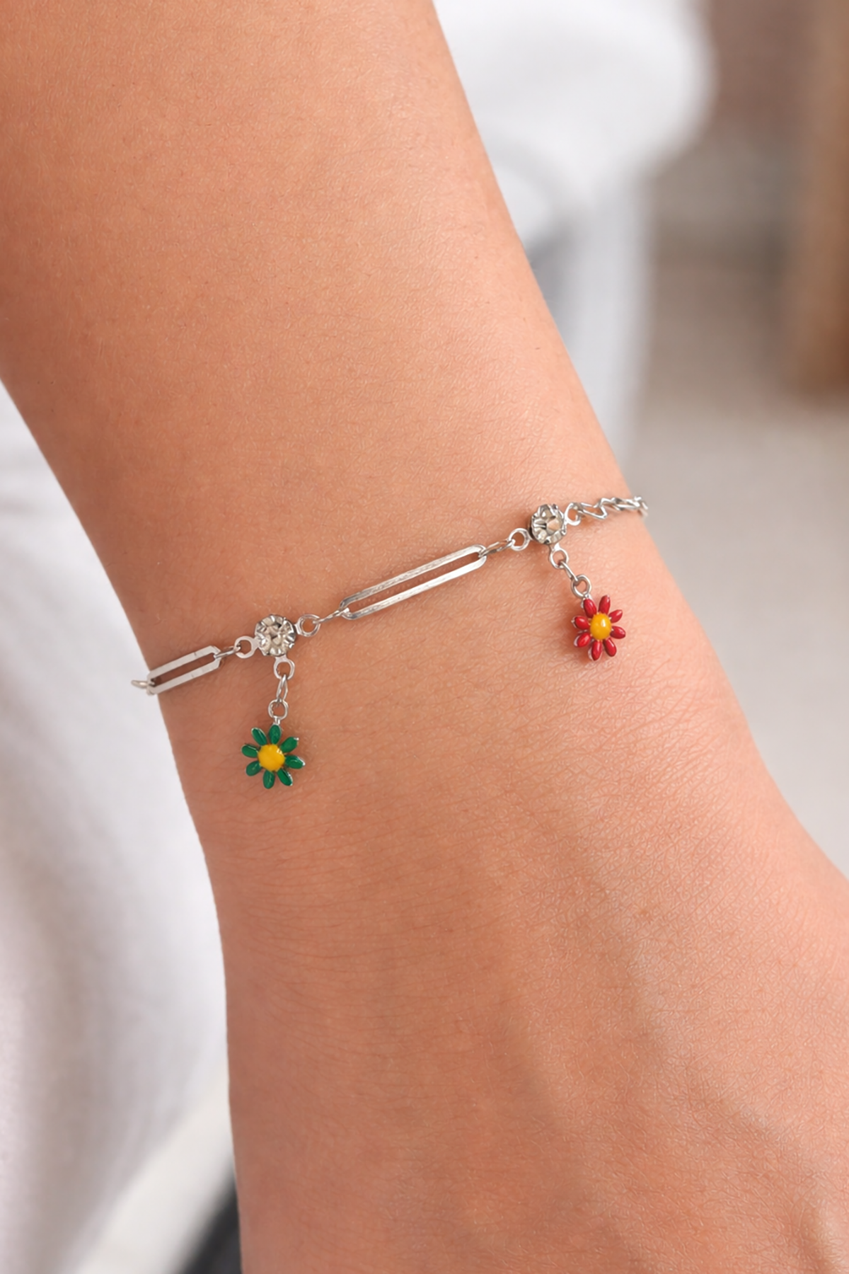 Gümüş Renk Çiçek Figürlü Çelik Bileklik