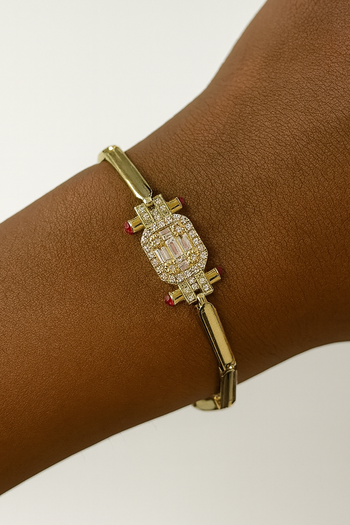 Altın Renk Taş Detaylı VİP YSX Bileklik