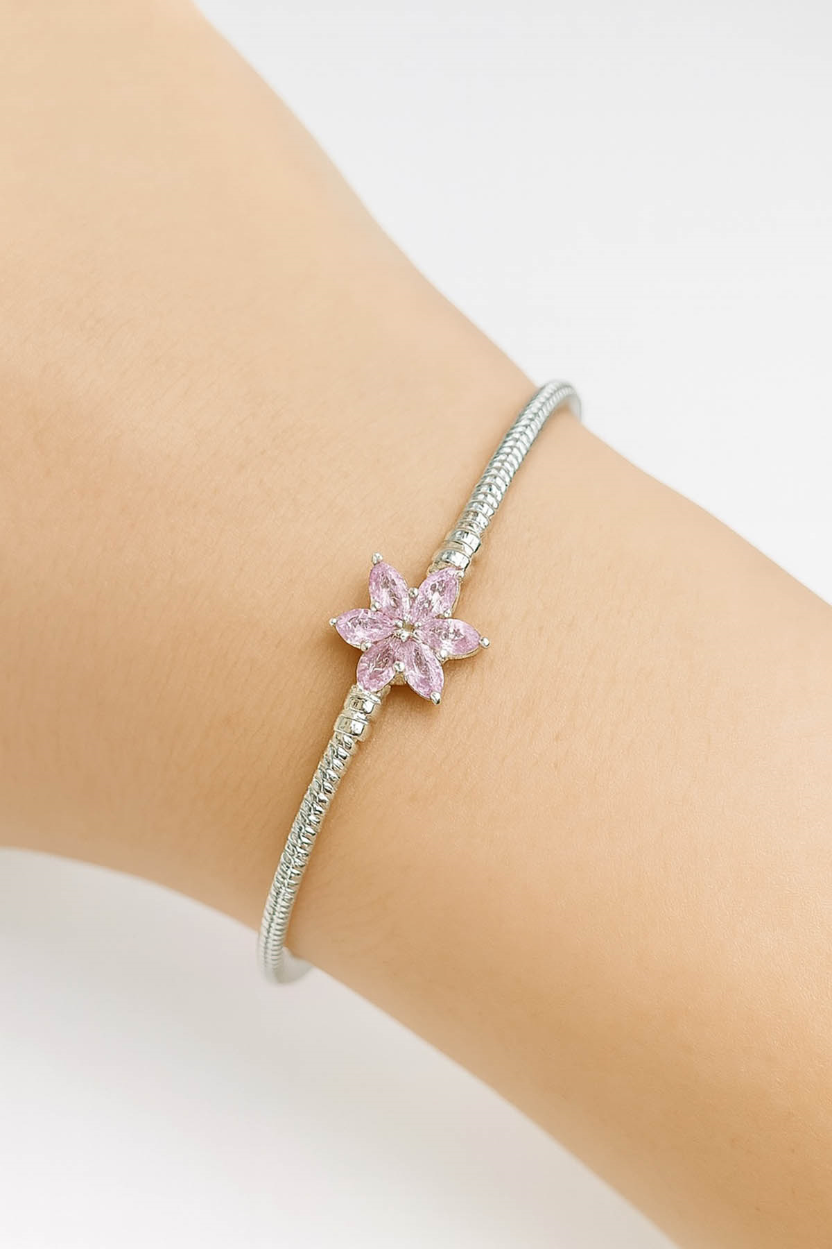 Gümüş Renk Çiçek Figürlü Bileklik