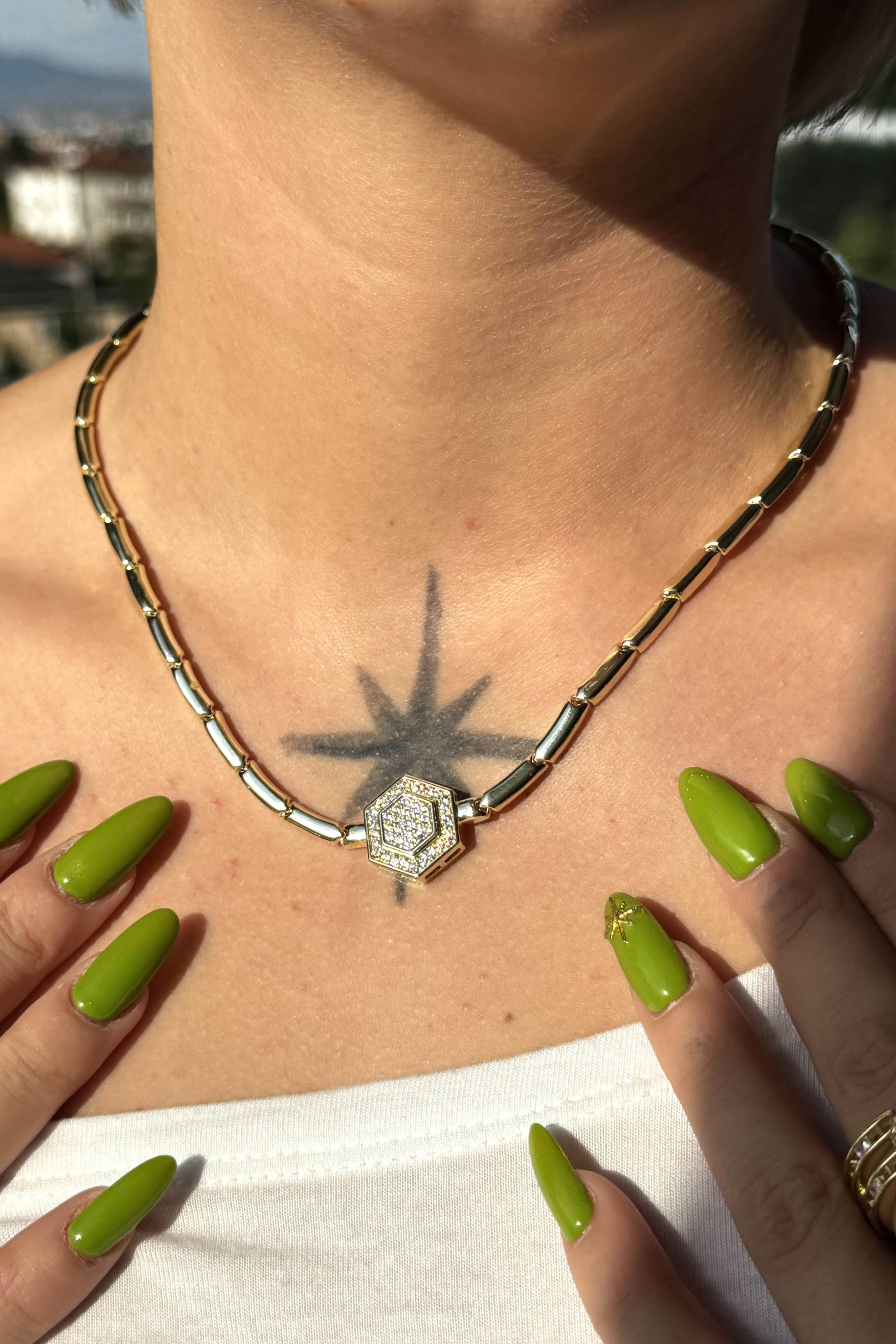 Altın Renk Taş Detaylı 14K Altın Kaplama VİP Kolye