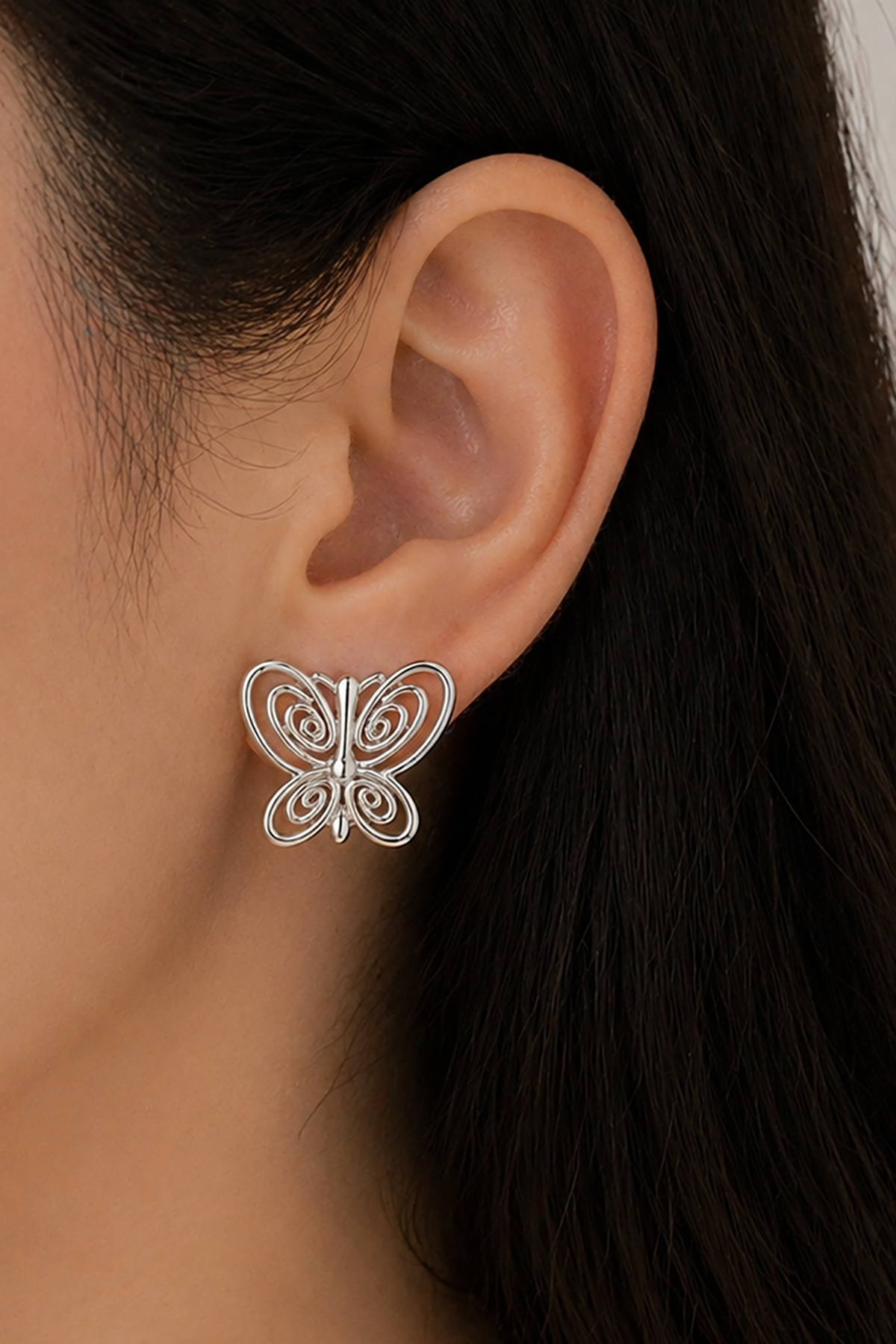 Gümüş Renk Kelebek Figürlü Füsun Küpesi (Çift)