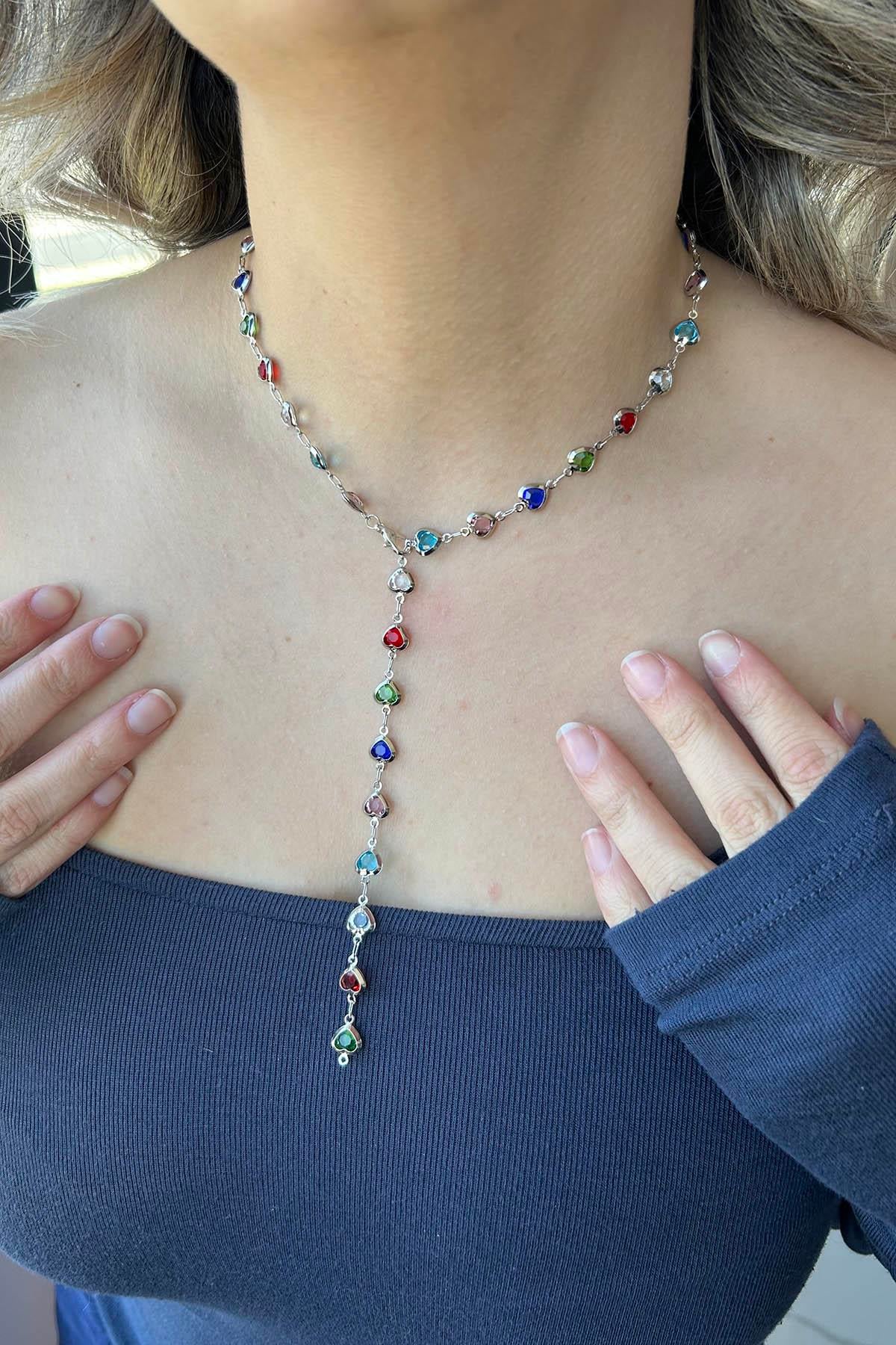 Gümüş Renk Kalp Detaylı Renkli Taşlı Çelik Y Kolye