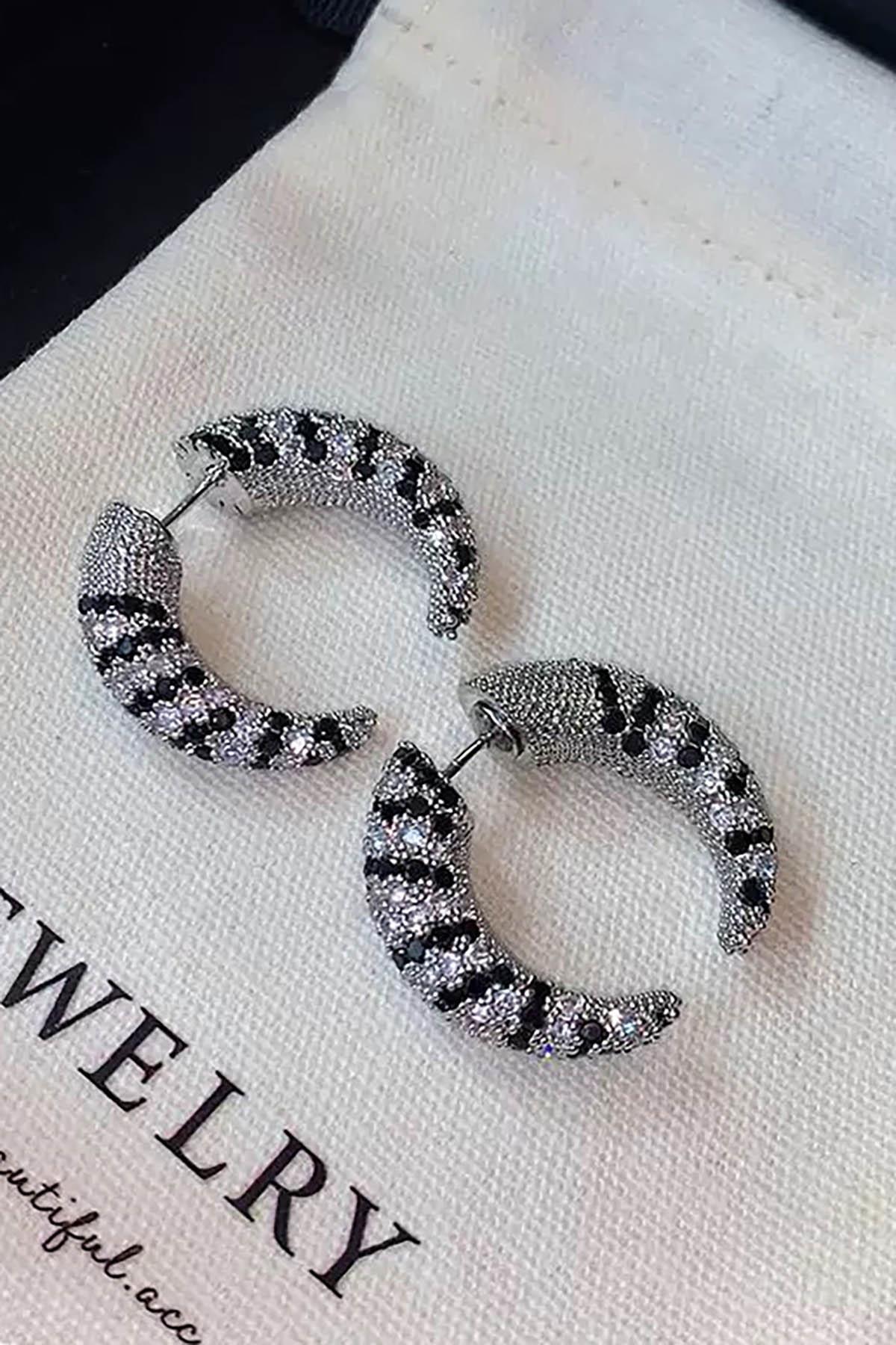 Gümüş Renk Taş Detaylı 14K Altın Kaplama TX Küpe (Çift)