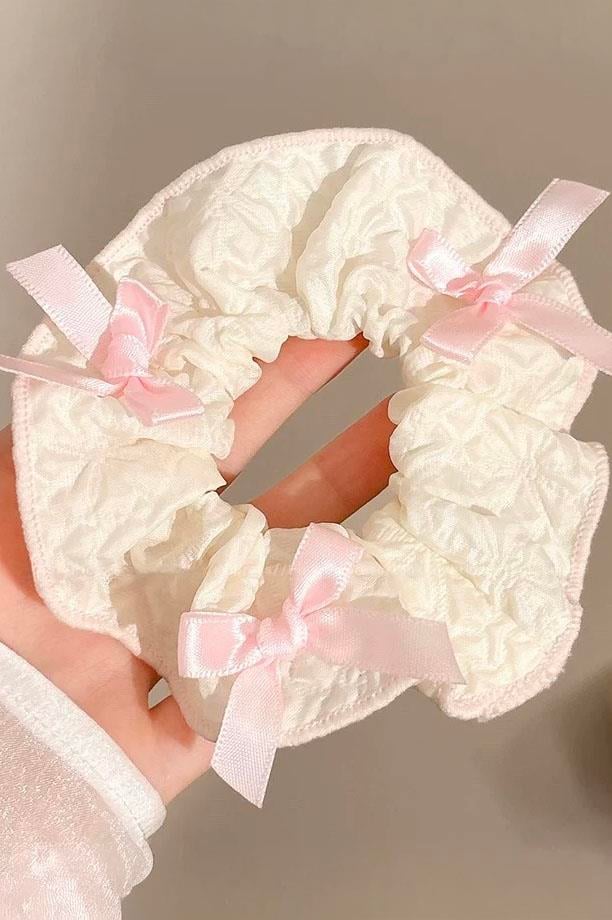 Krem Renk Kurdele Figürlü Simit Toka