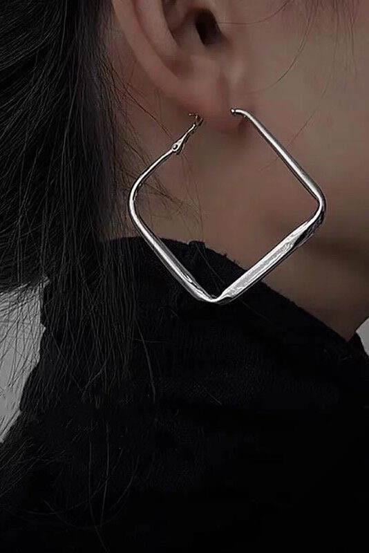 Gümüş Renk Kare Küpe (Çift)