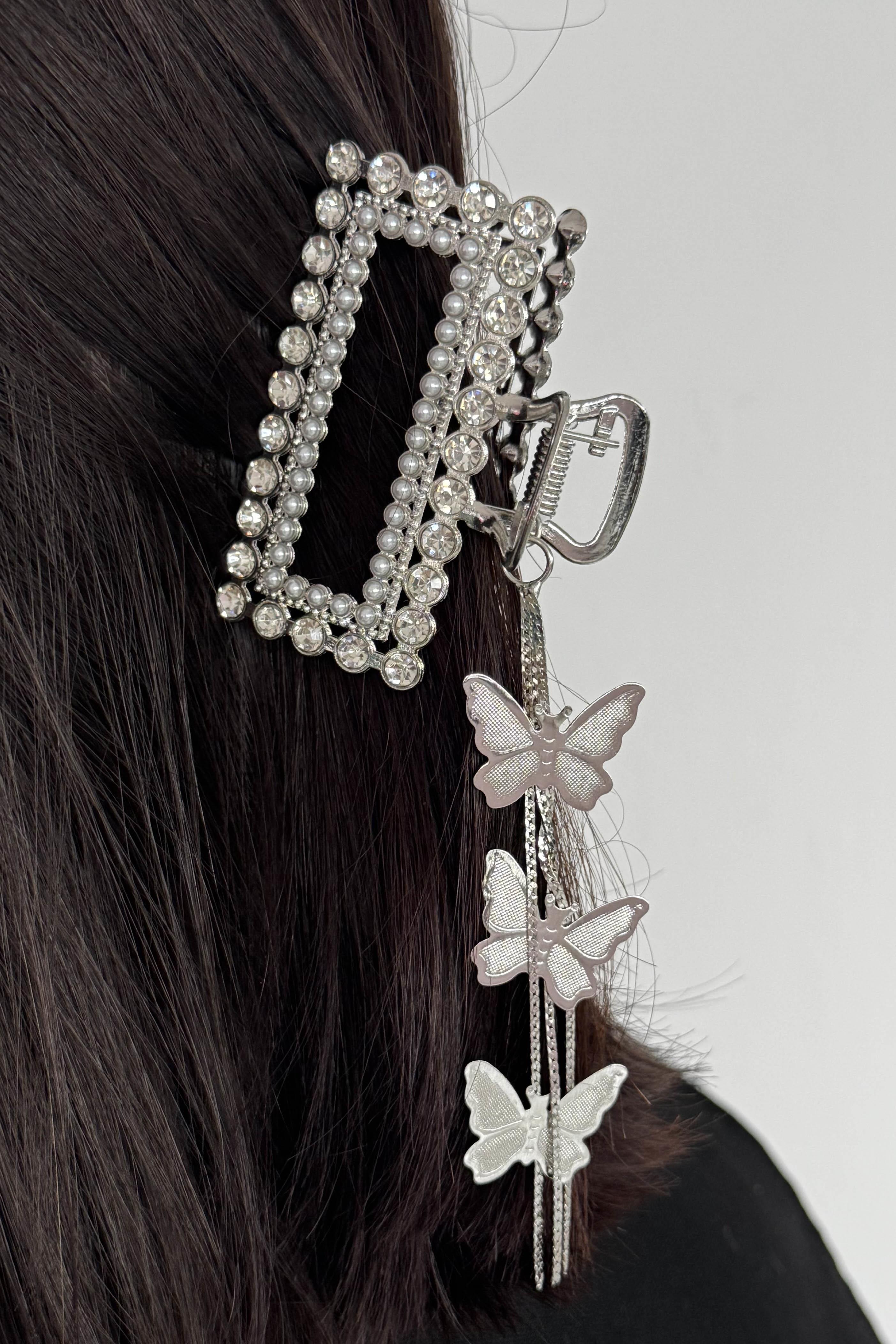 Gümüş Renk Kelebek Figürlü Taş Detaylı Sallantılı Mandal Toka