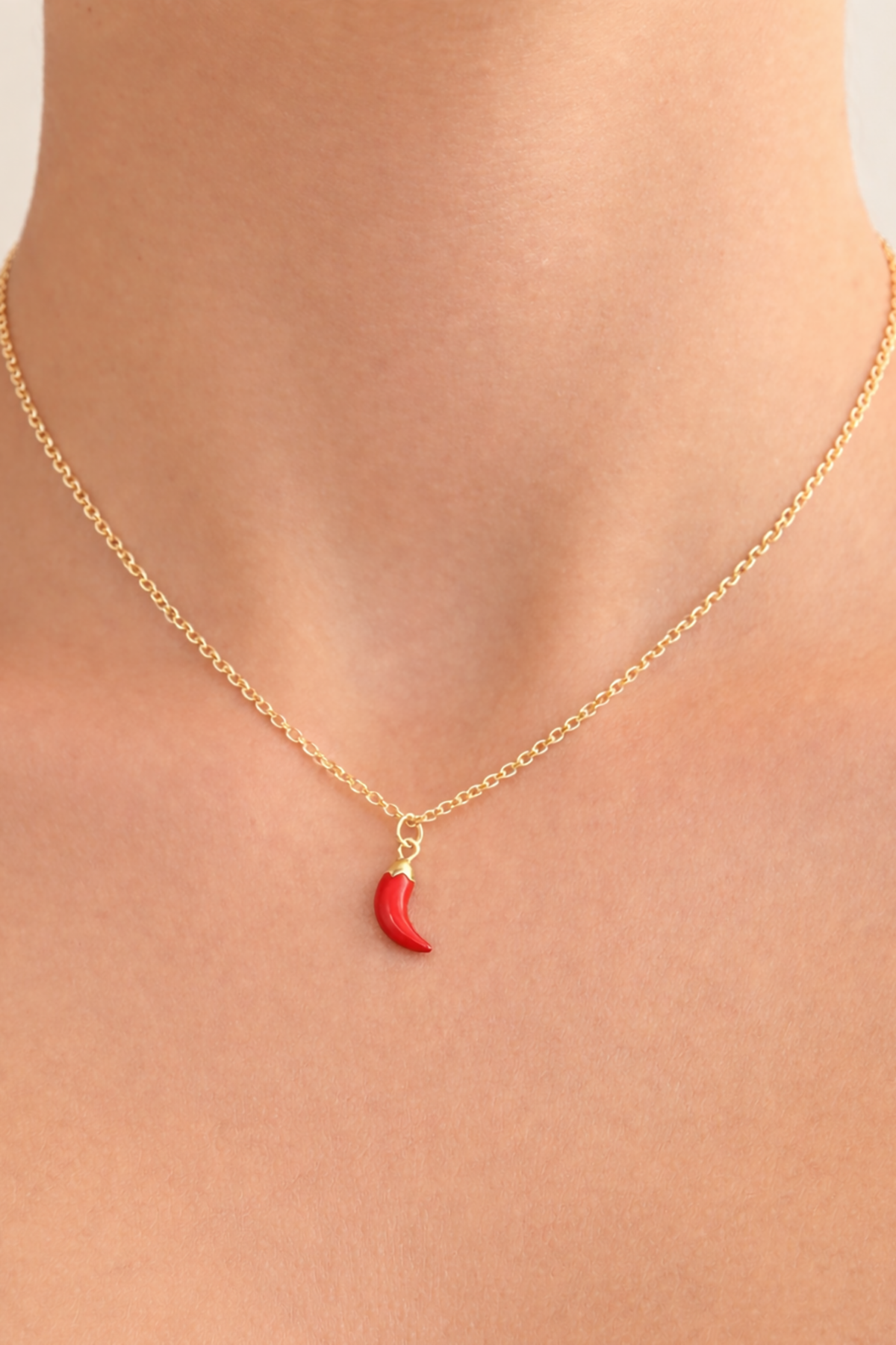 Altın Renk Biber Figürlü Çelik Şans Kolyesi