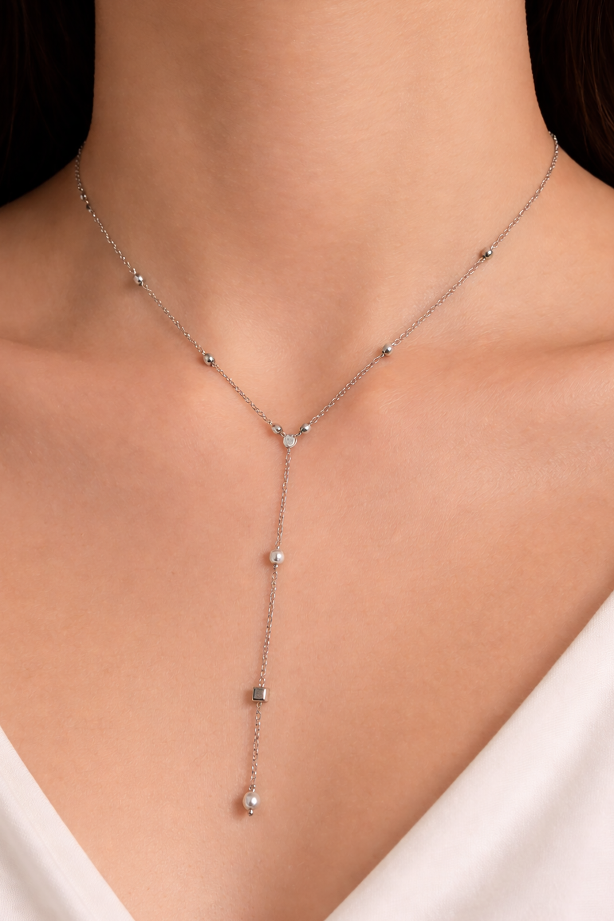 Gümüş Renk İnci Detaylı Çelik Y Kolye