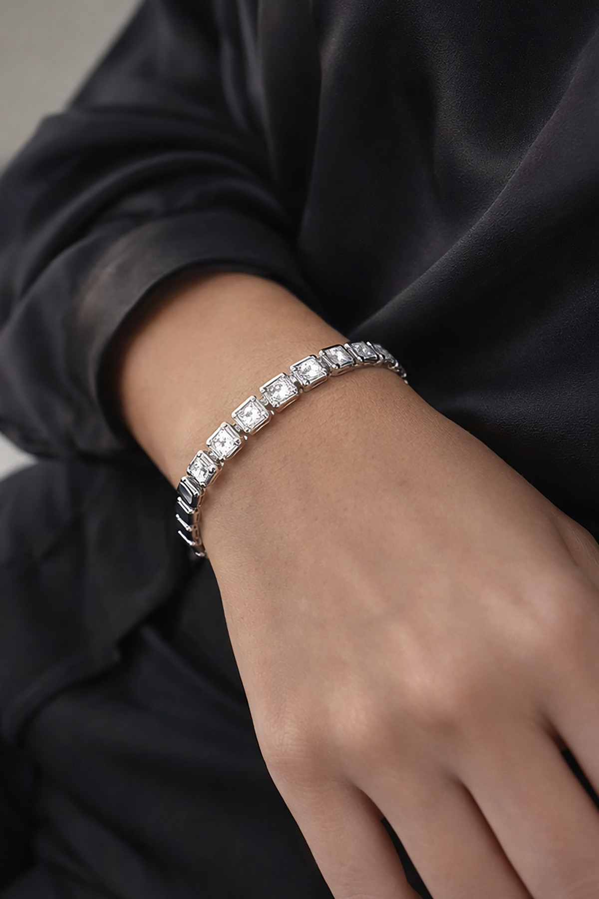 Gümüş Renk Taş Detaylı Çelik Xupıng VİP Bileklik