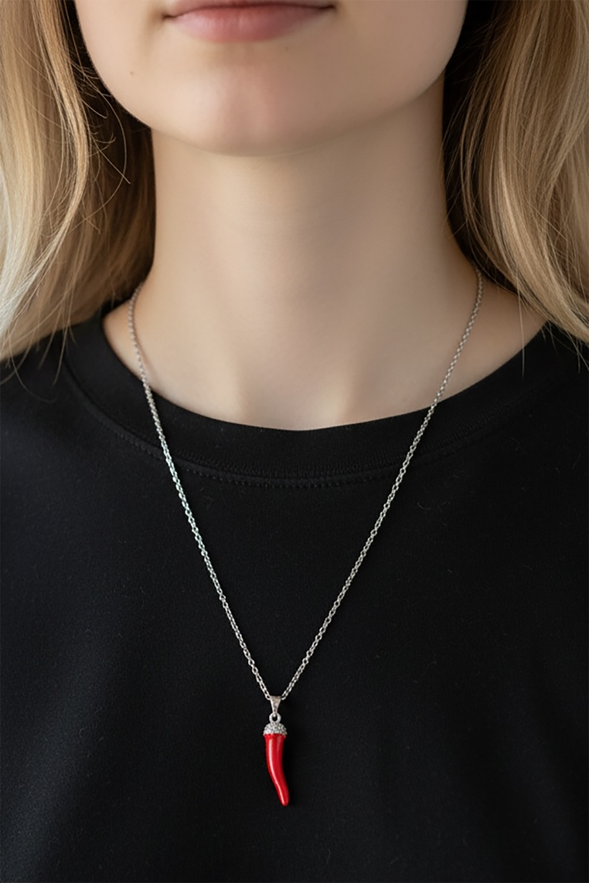 Gümüş Renk Biber Figürlü Çelik Şans Kolyesi