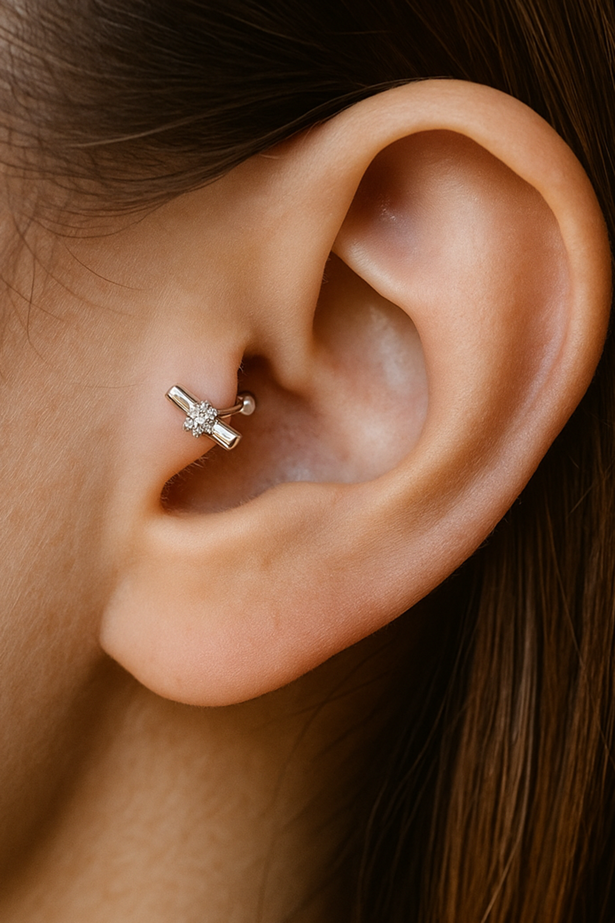 Gümüş Renk Taş Detaylı Cerrahi Çelik Tragus/Kıkırdak Küpe/Piercing (Tek)