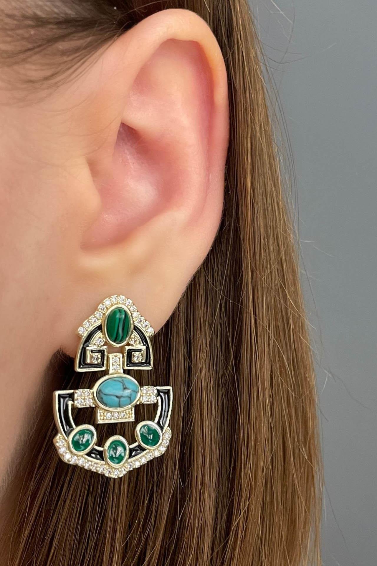 Altın Renk Taş Detaylı Tasarım Küpe (Çift)