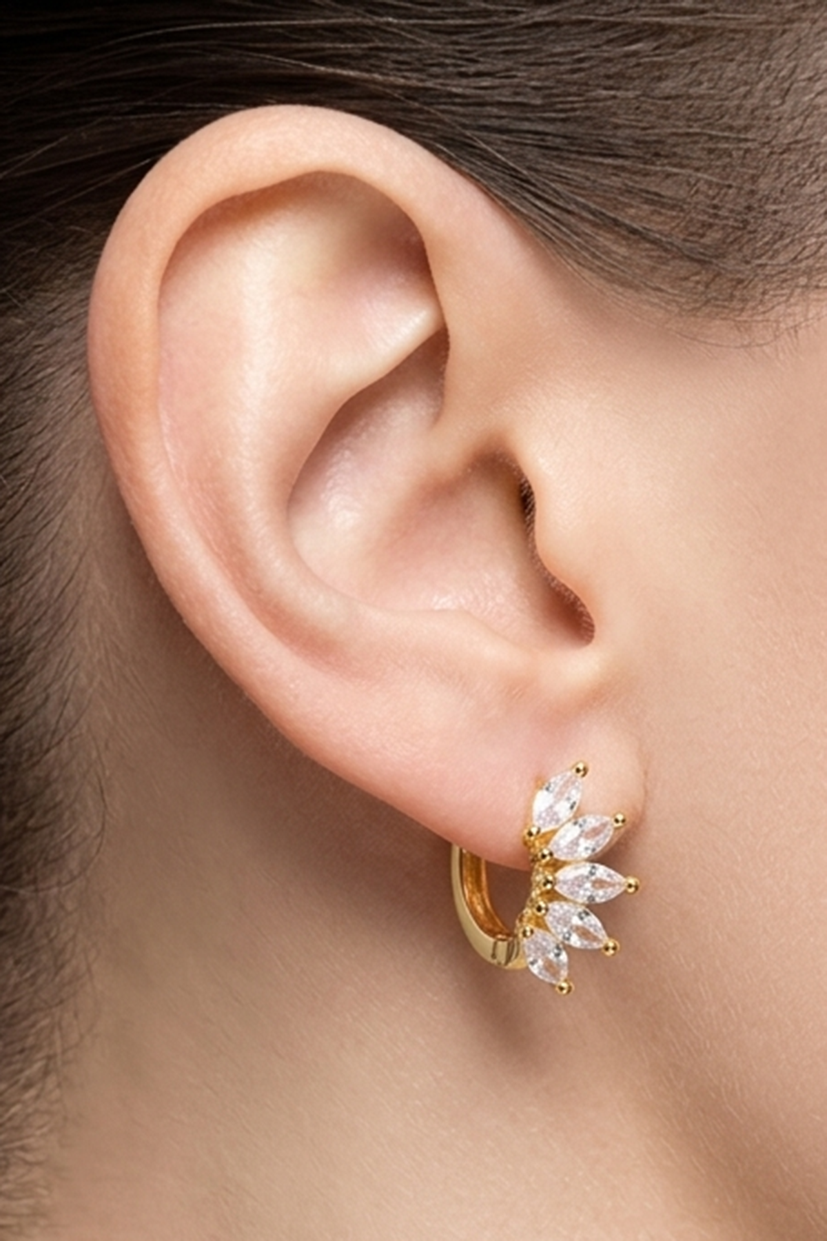 Altın Renk Taş Detaylı Küpe (Çift) 