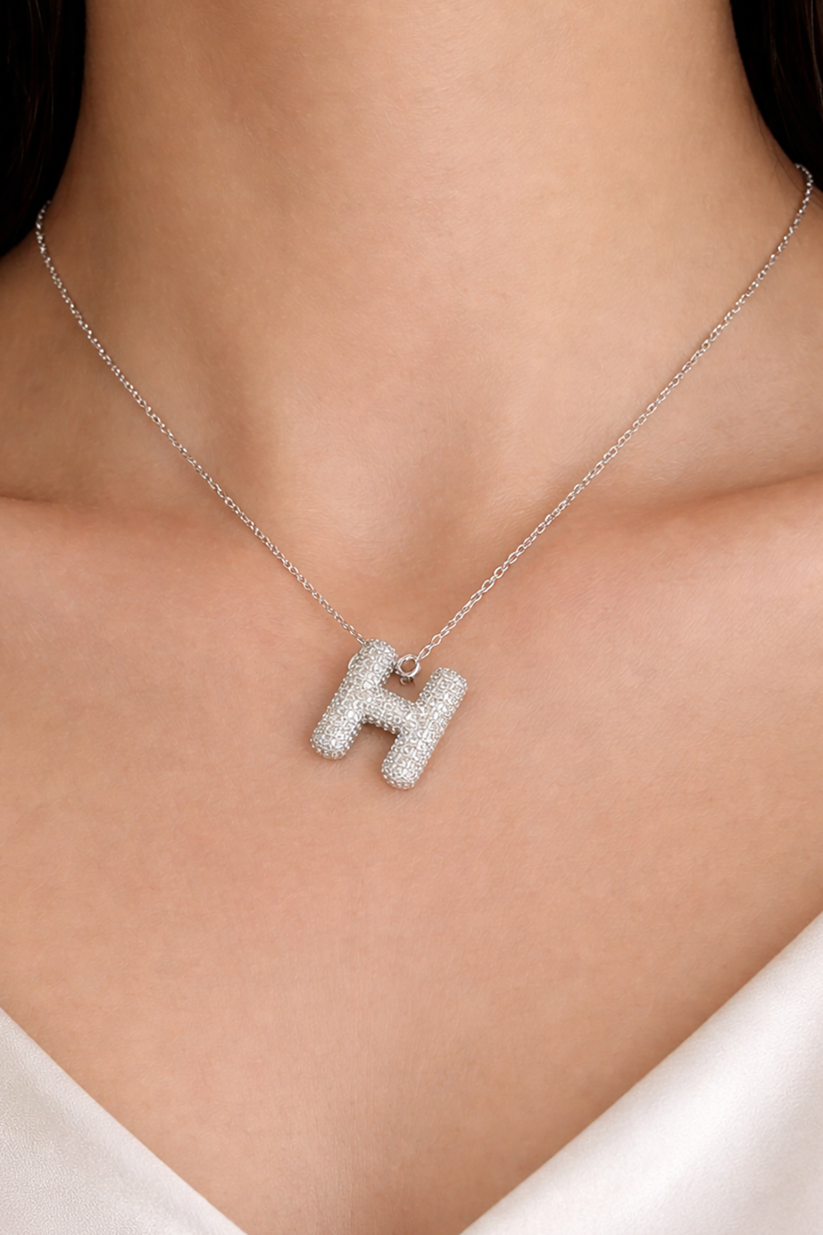 Gümüş Renk H Harf Taş Detaylı Çelik Kolye