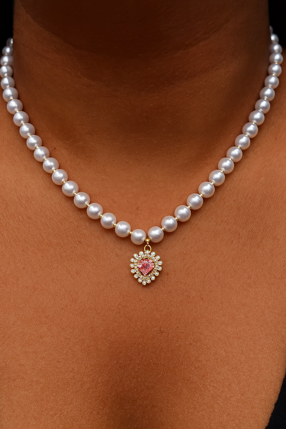 Beyaz Renk Kalp Figürlü Çelik İnci Kolye