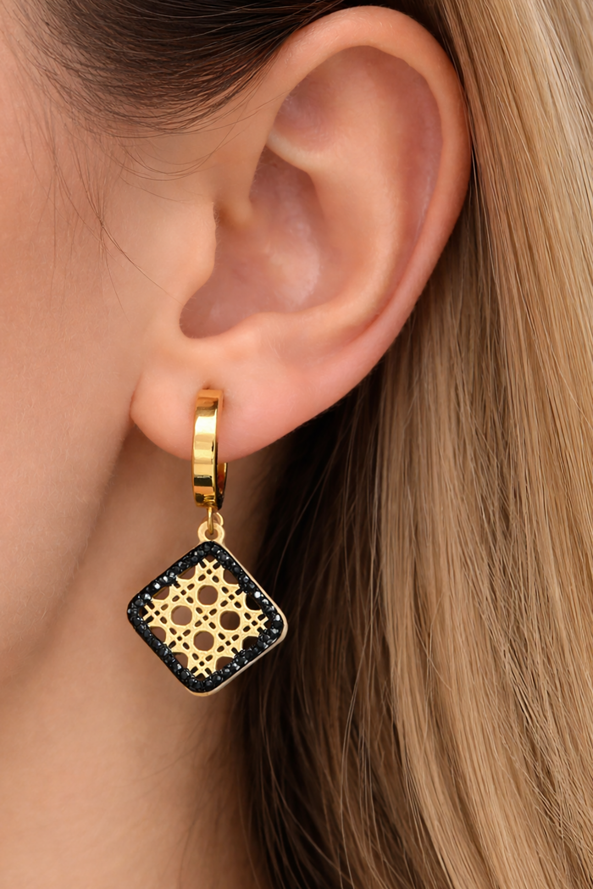 Altın Renk Çelik Küpe (Çift)