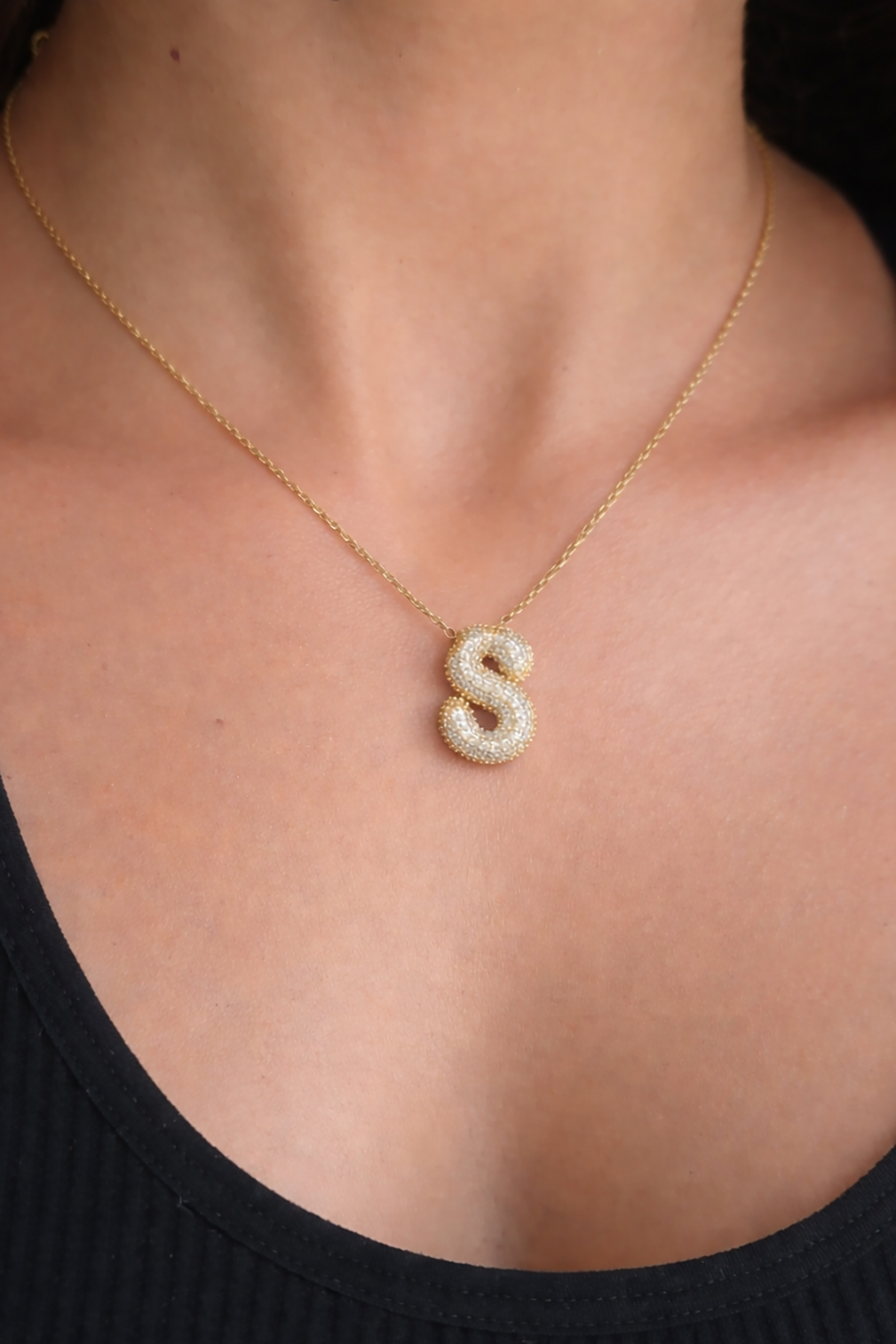 Altın Renk S Harf Taş Detaylı Çelik Kolye