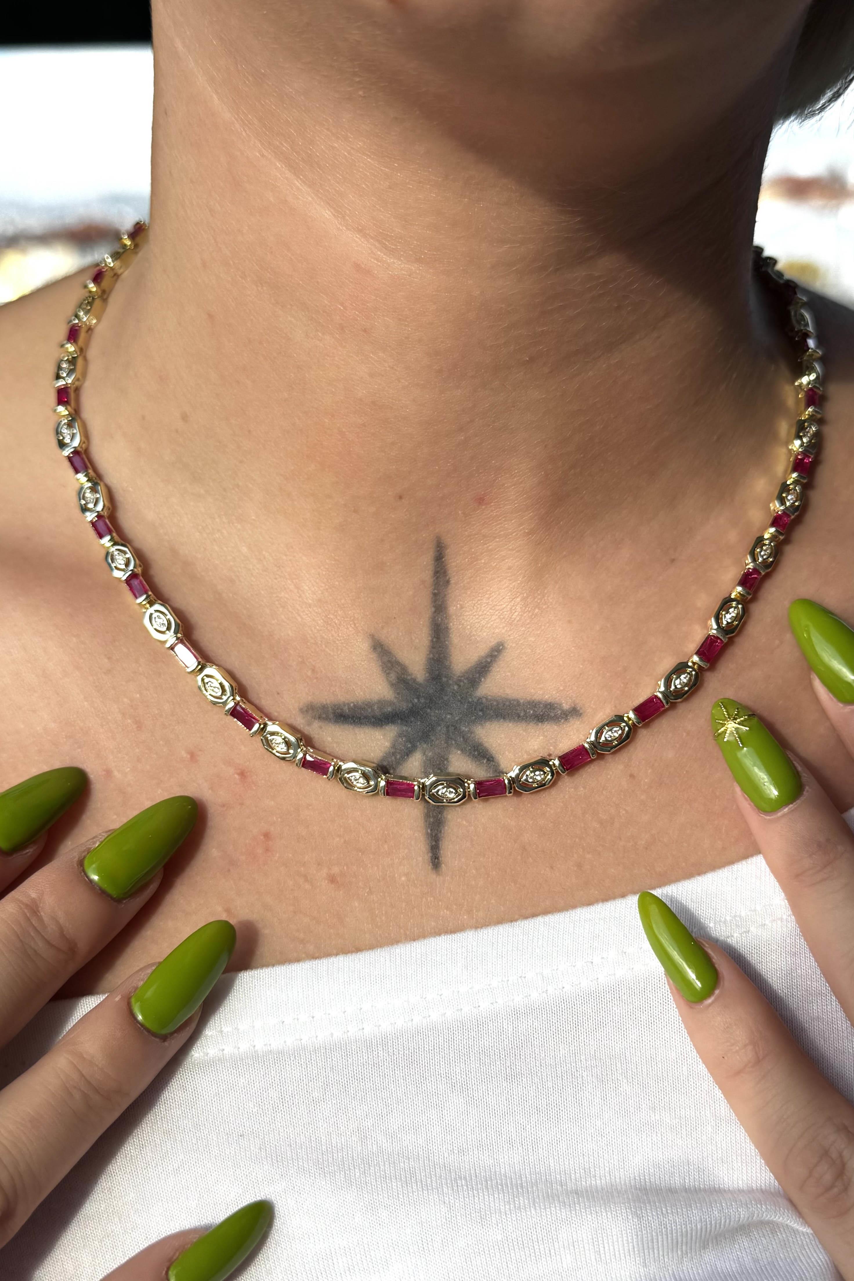 Altın Ve Pembe Renk Taş Detaylı 14K Altın Kaplama VİP Kolye