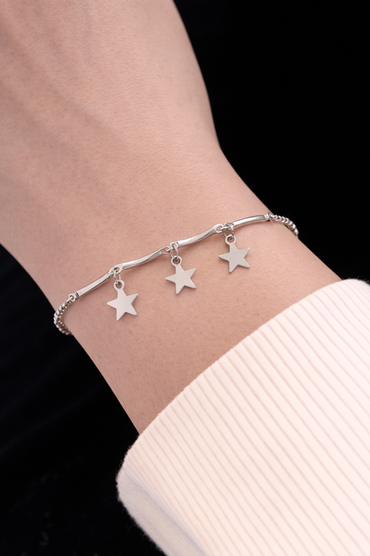 Gümüş Renk Yıldız Detaylı Çelik Bileklik 