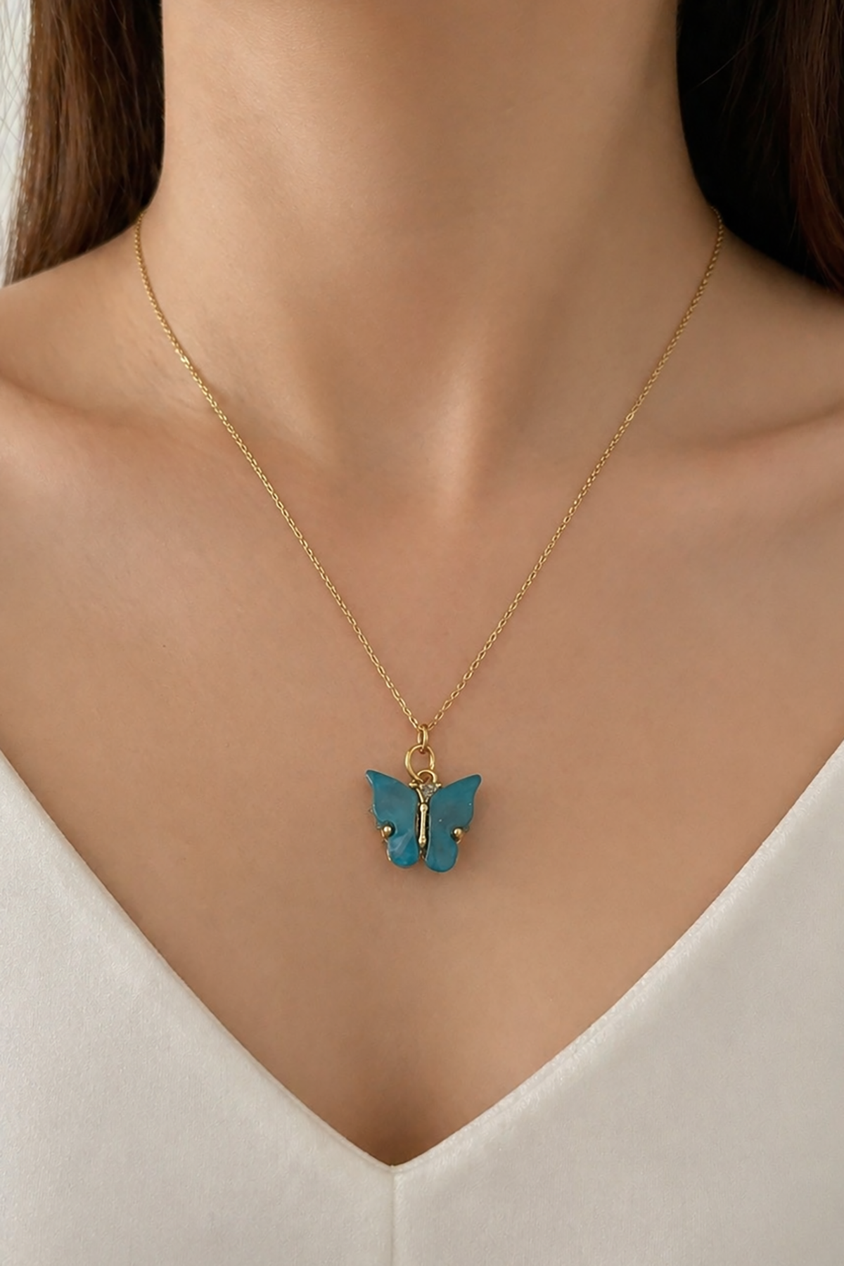 Altın Renk Kelebek Figürlü Çelik Kolye