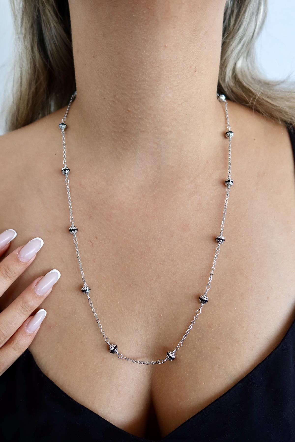 Gümüş Renk Top Detaylı YSX Kolye