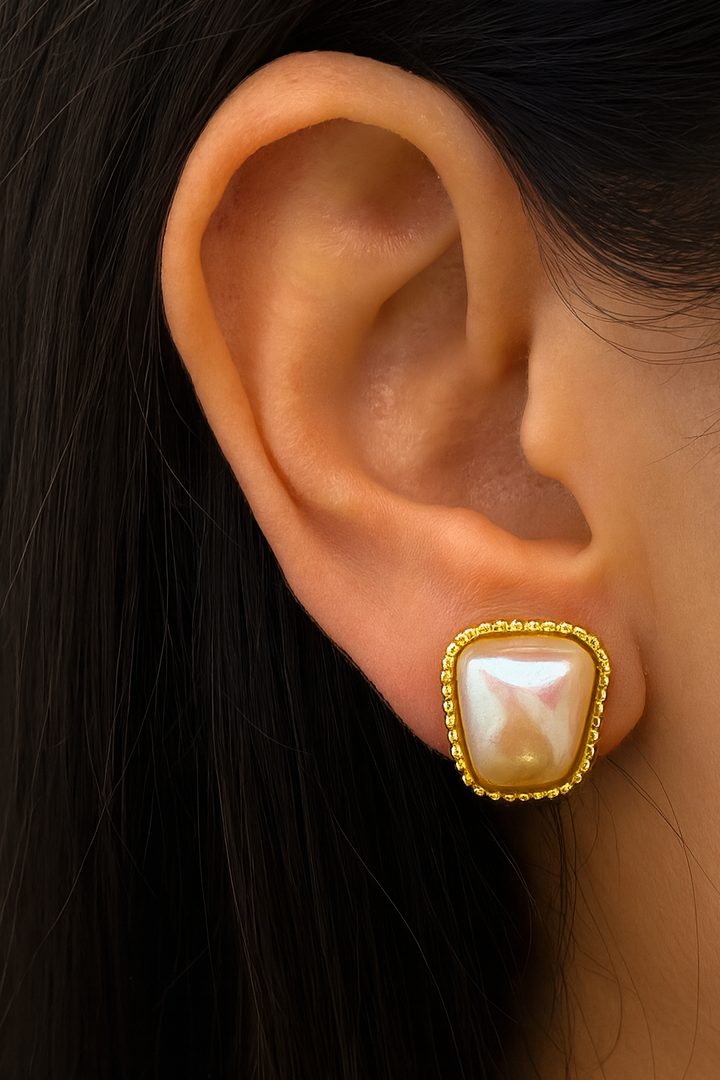 Altın Renk İnci Detaylı Küpe (Çift)