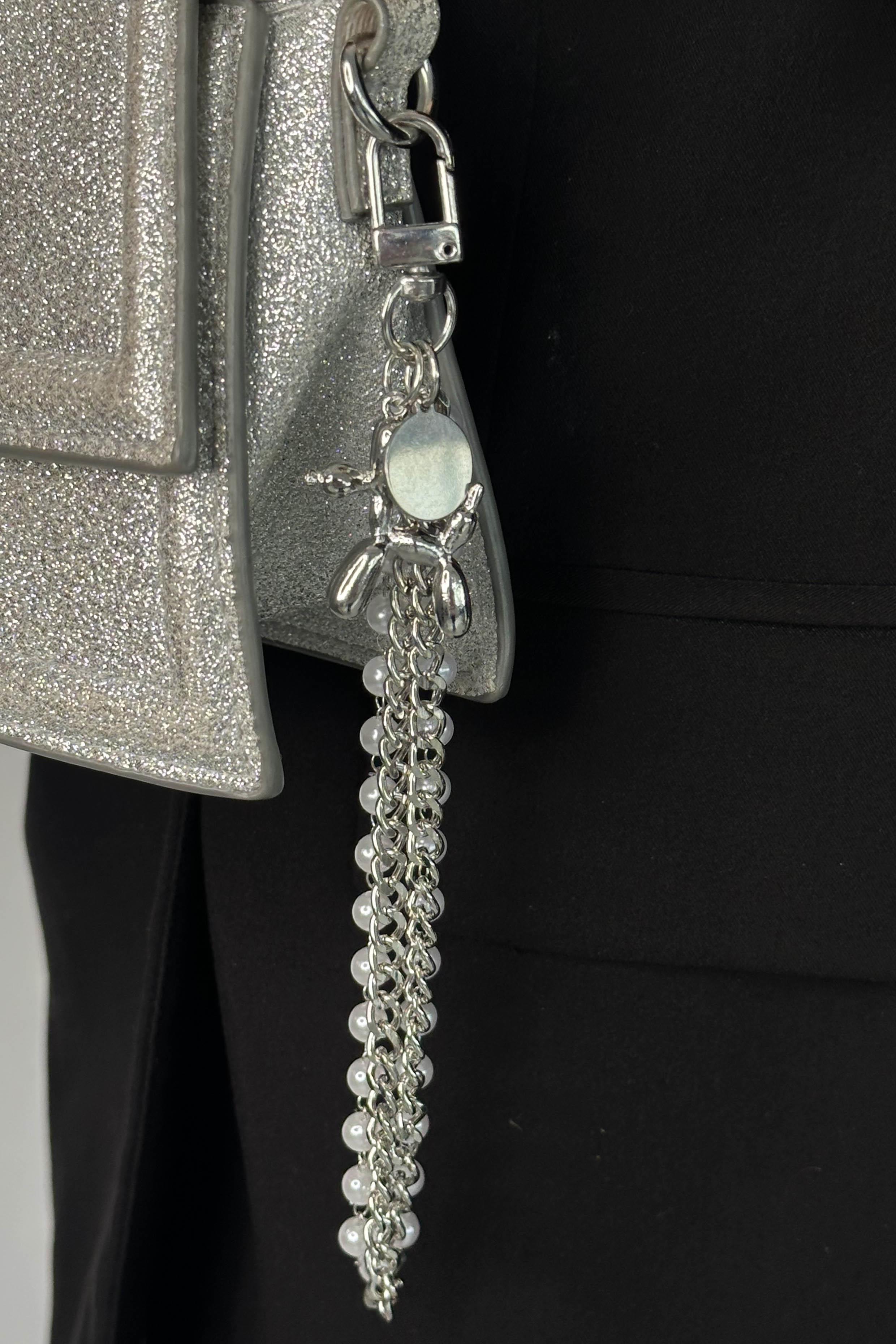 Gümüş Renk Köpek Figürlü İnci Detaylı Çanta Charm/ Anahtarlık