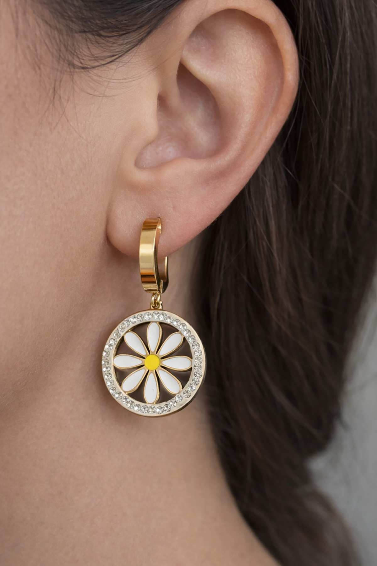 Altın Renk Çiçek Detaylı Çelik Küpe (Çift)