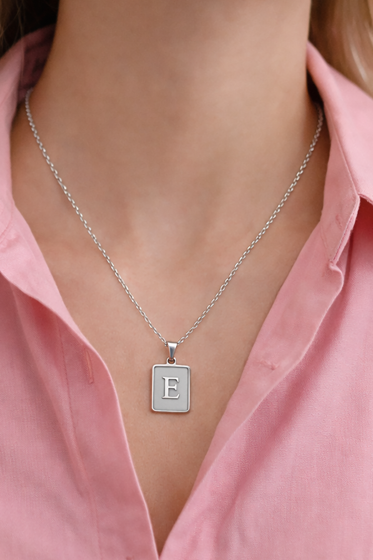 Gümüş Renk E Harf Çelik Kolye