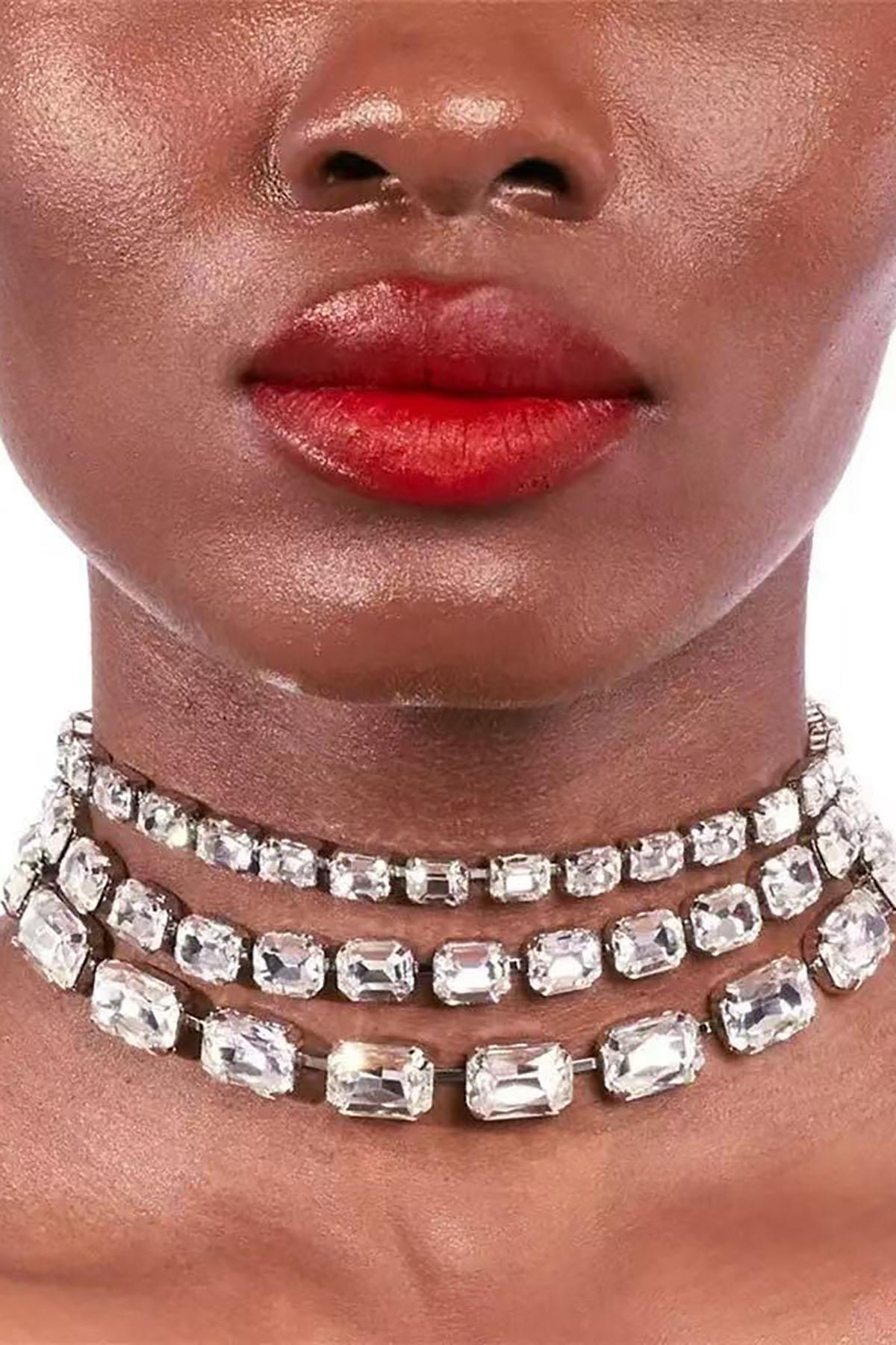 Gümüş Renk Taş Detaylı Tasarım Abiye Kolye