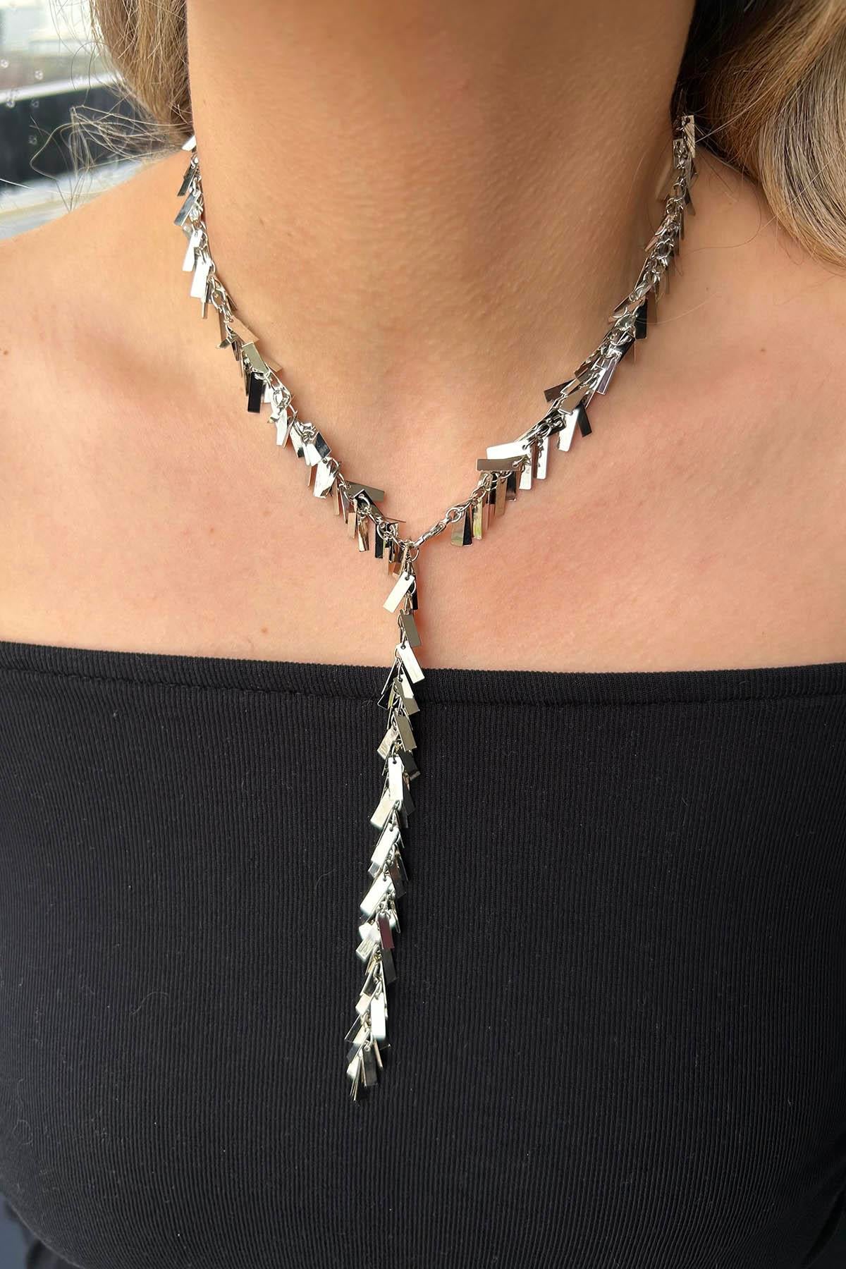 Gümüş Renk Saçaklı Çelik Y Kolye