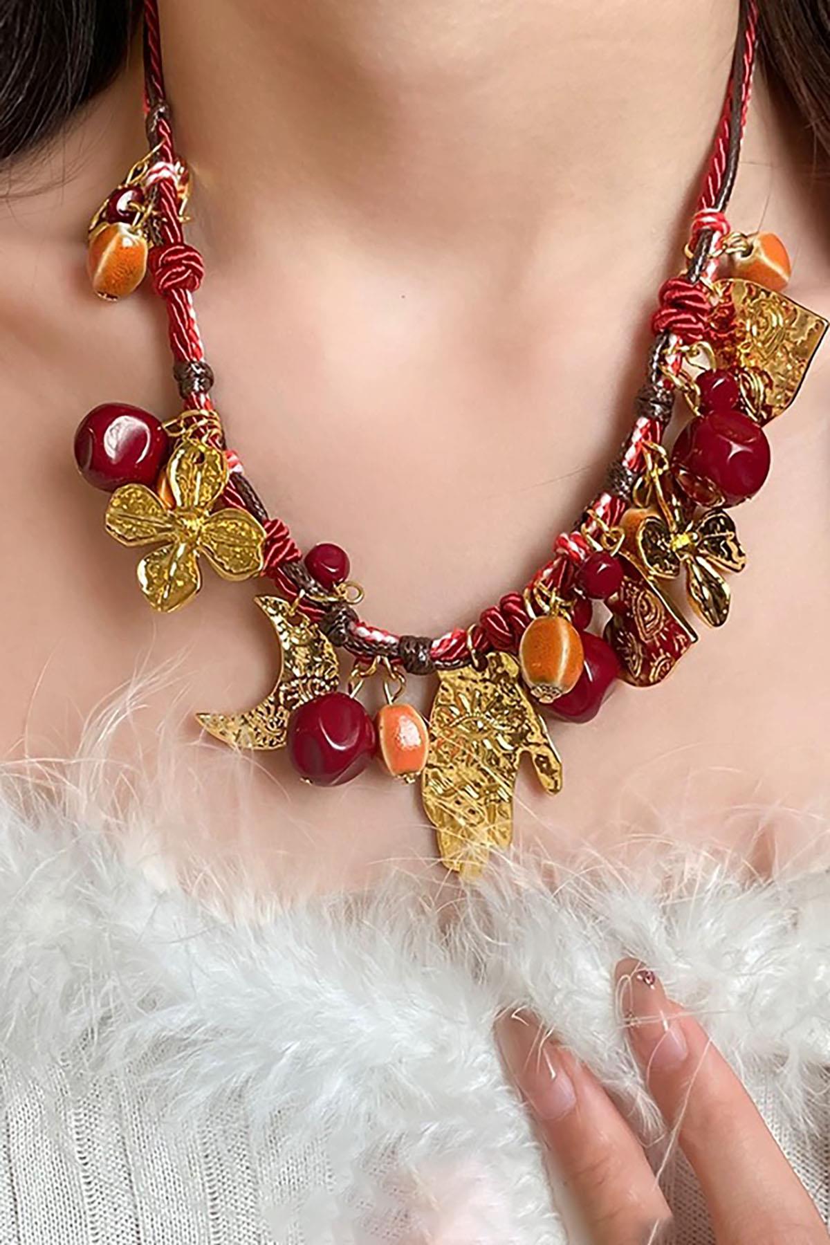 Karışık Renk Charmlı Tasarım Kolye