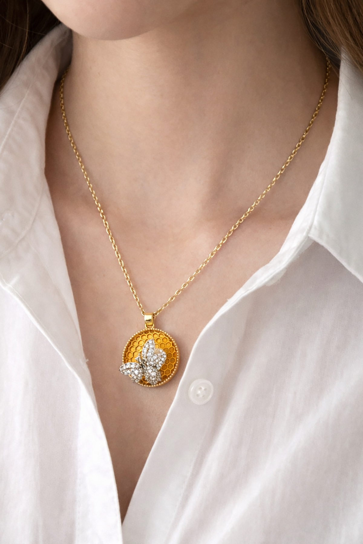 Altın Renk Arı Figürlü Çelik Kolye